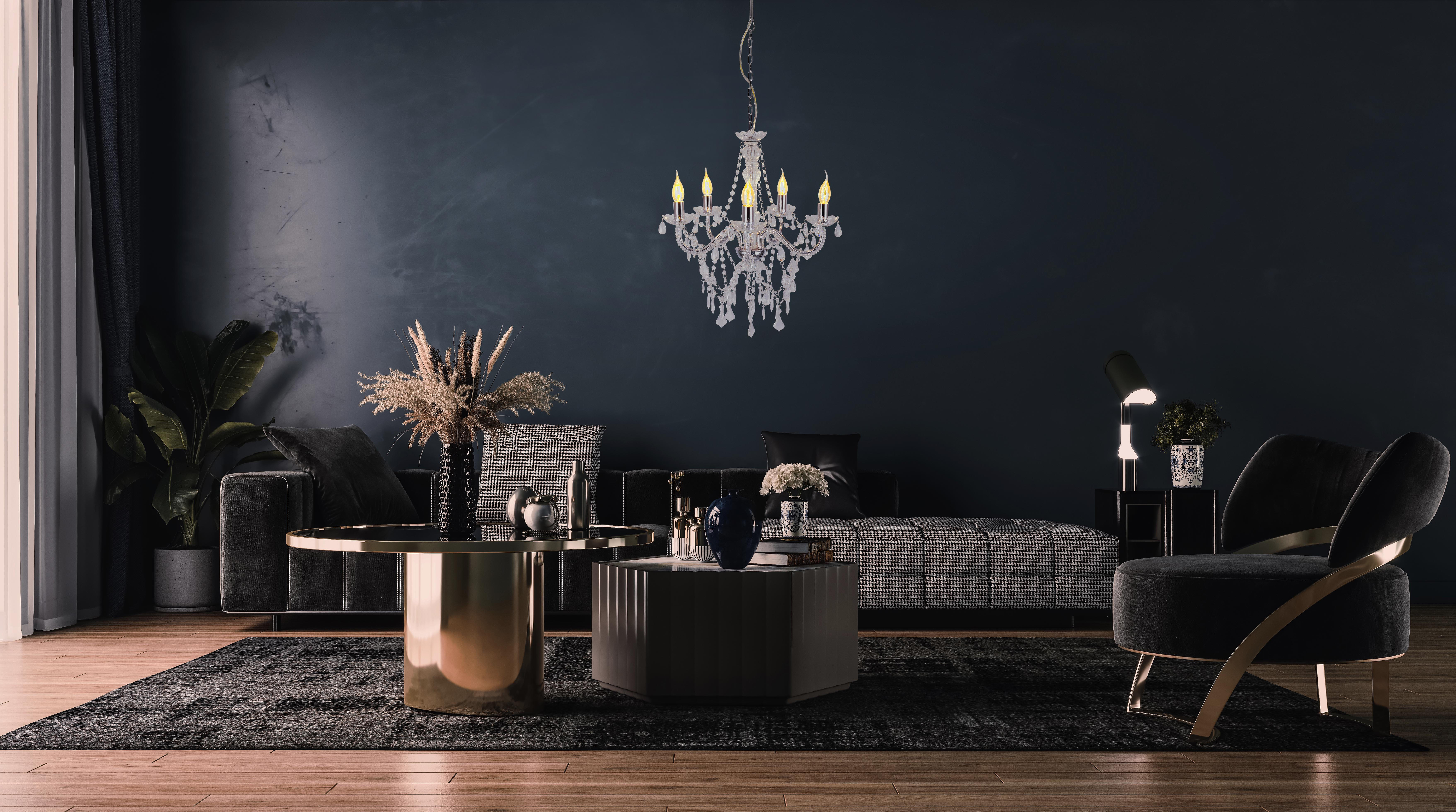 Wohnzimmer mit dunklem Farbschema. Kronleuchter über dunklem Sofa und schwarzem Teppich.