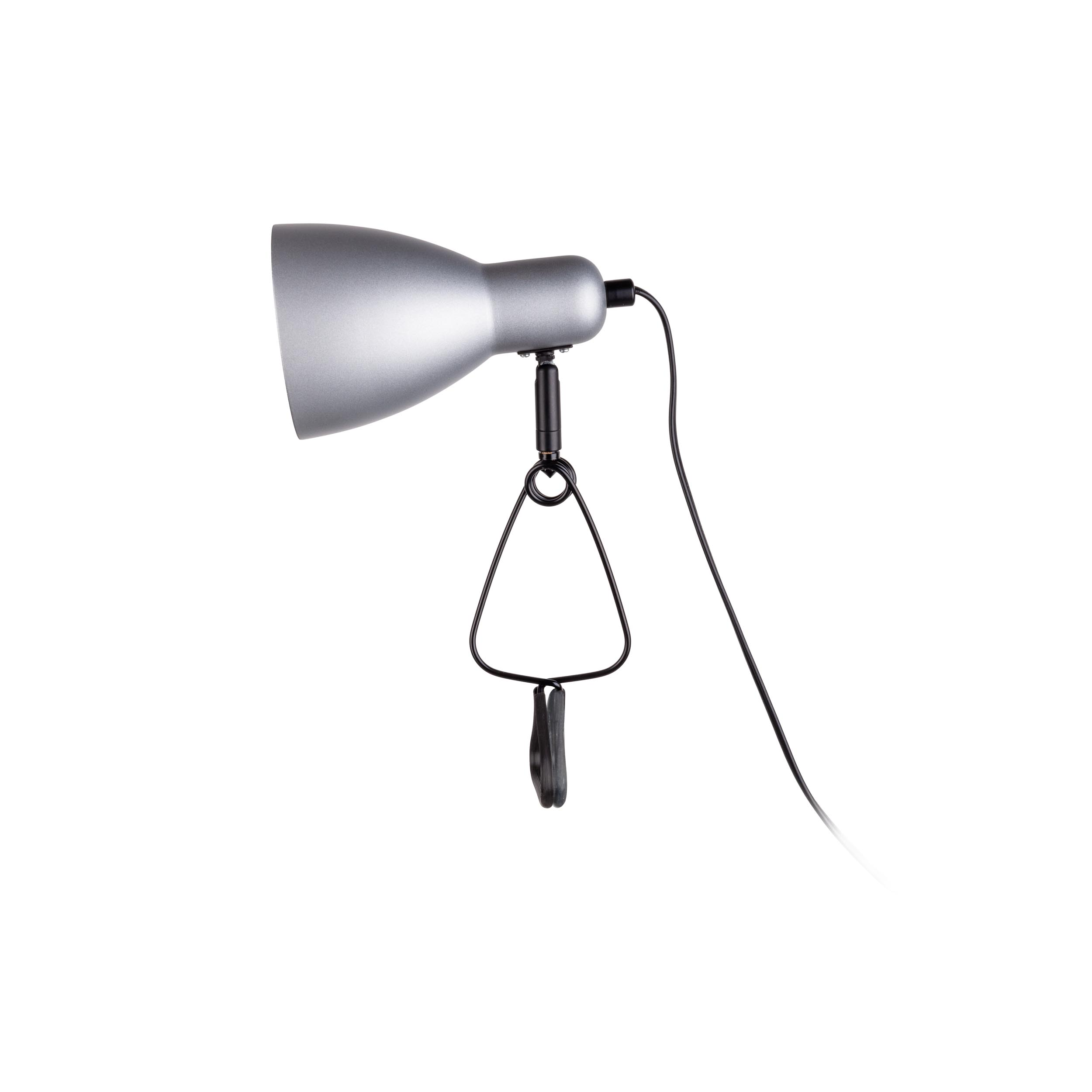 Silberne Klemmlampe mit schwarzem Kabel auf weißem Hintergrund.