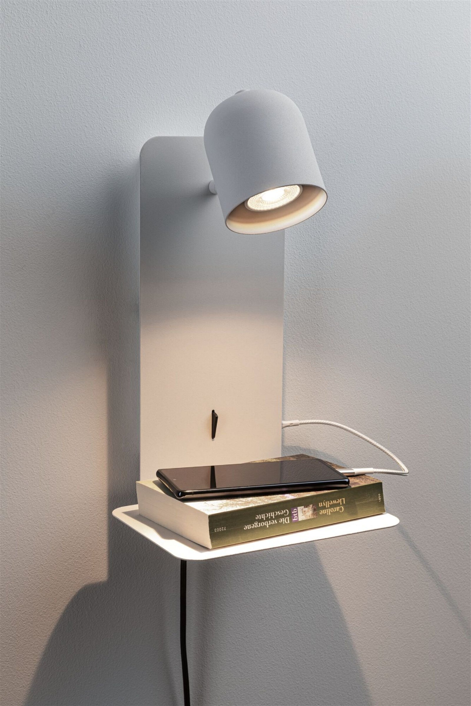Ein USB-auf-Cinch-Kabel, mit dem Text "Kabellänge: 30cm".