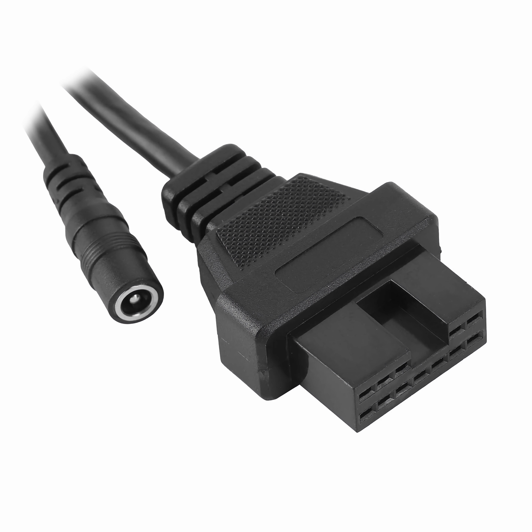Schwarzes Diagnosekabel mit Stecker und Netzstecker. Weißer Hintergrund.