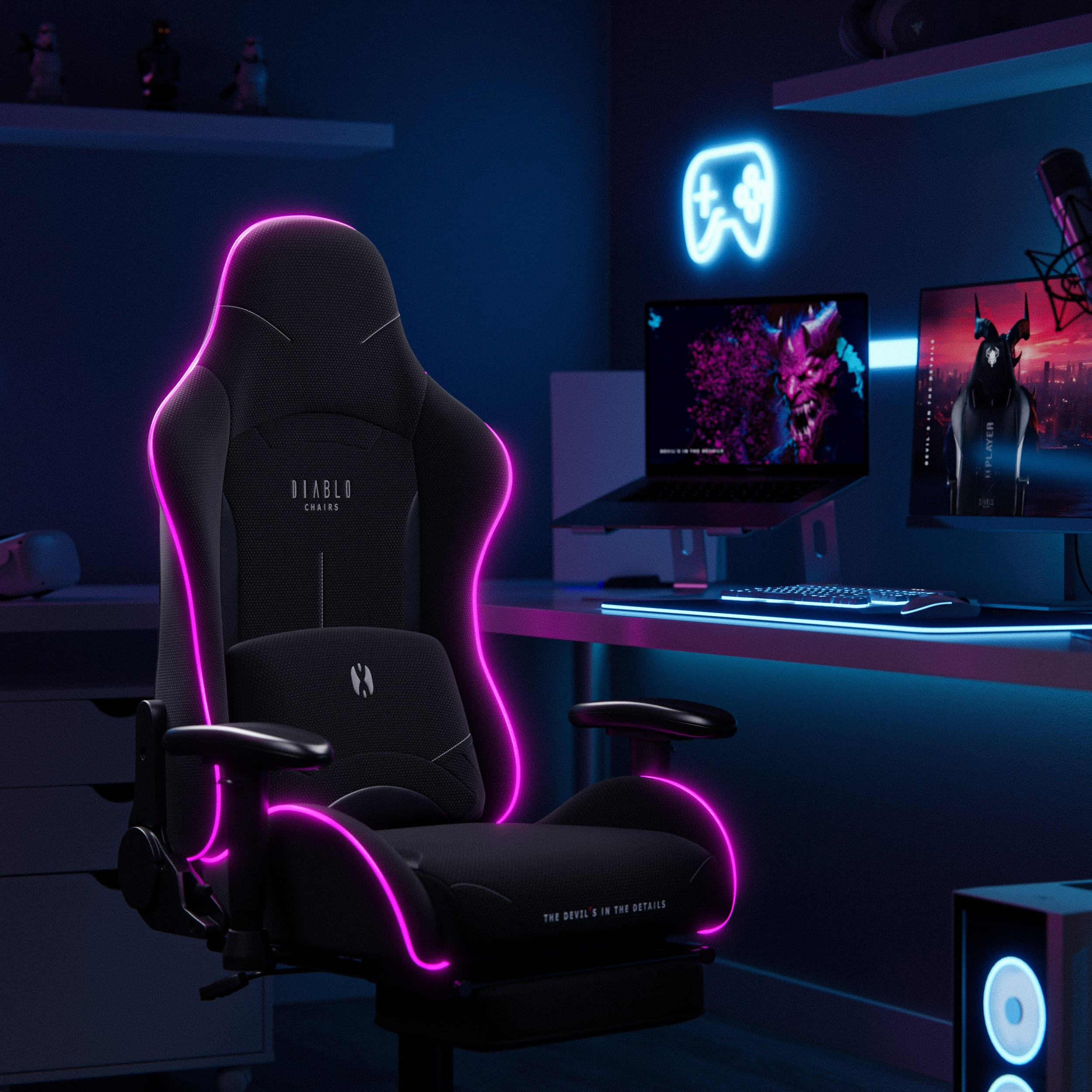 Gaming-Stuhl mit pinkfarbenem Neon, beleuchtetem Schreibtisch, Laptop und Monitor, mit Neon-Discord-Logo.