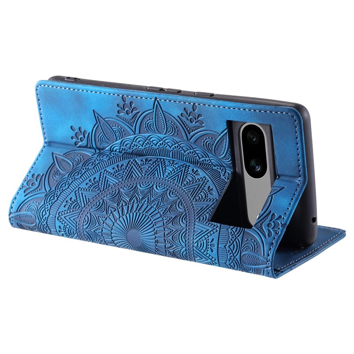 Blaue Handyhülle mit Mandala-Muster, offen. Telefonkamera sichtbar.