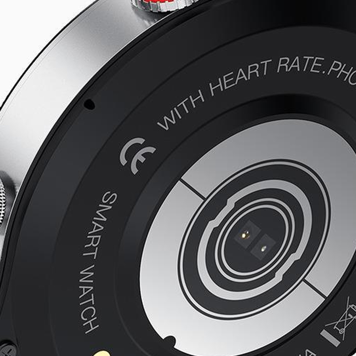 Nahaufnahme einer Smartwatch mit Text: 'WITH HEART RATE' und 'SMART WATCH' auf der Rückseite.