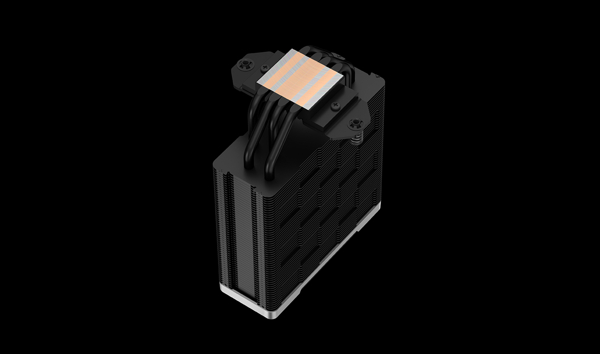 Czarny cooler CPU z rurkami cieplnymi i żeberkami, na czarnym tle.