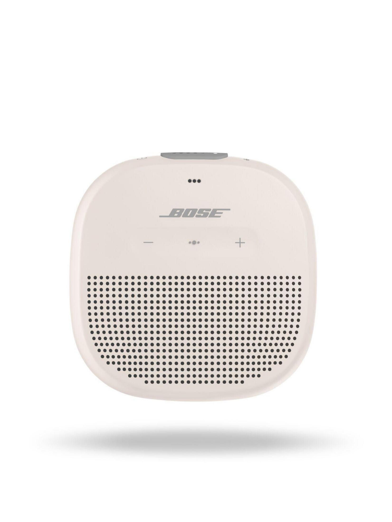 Mały, biały głośnik Bose z prostym designem, przyciskami i logo.
