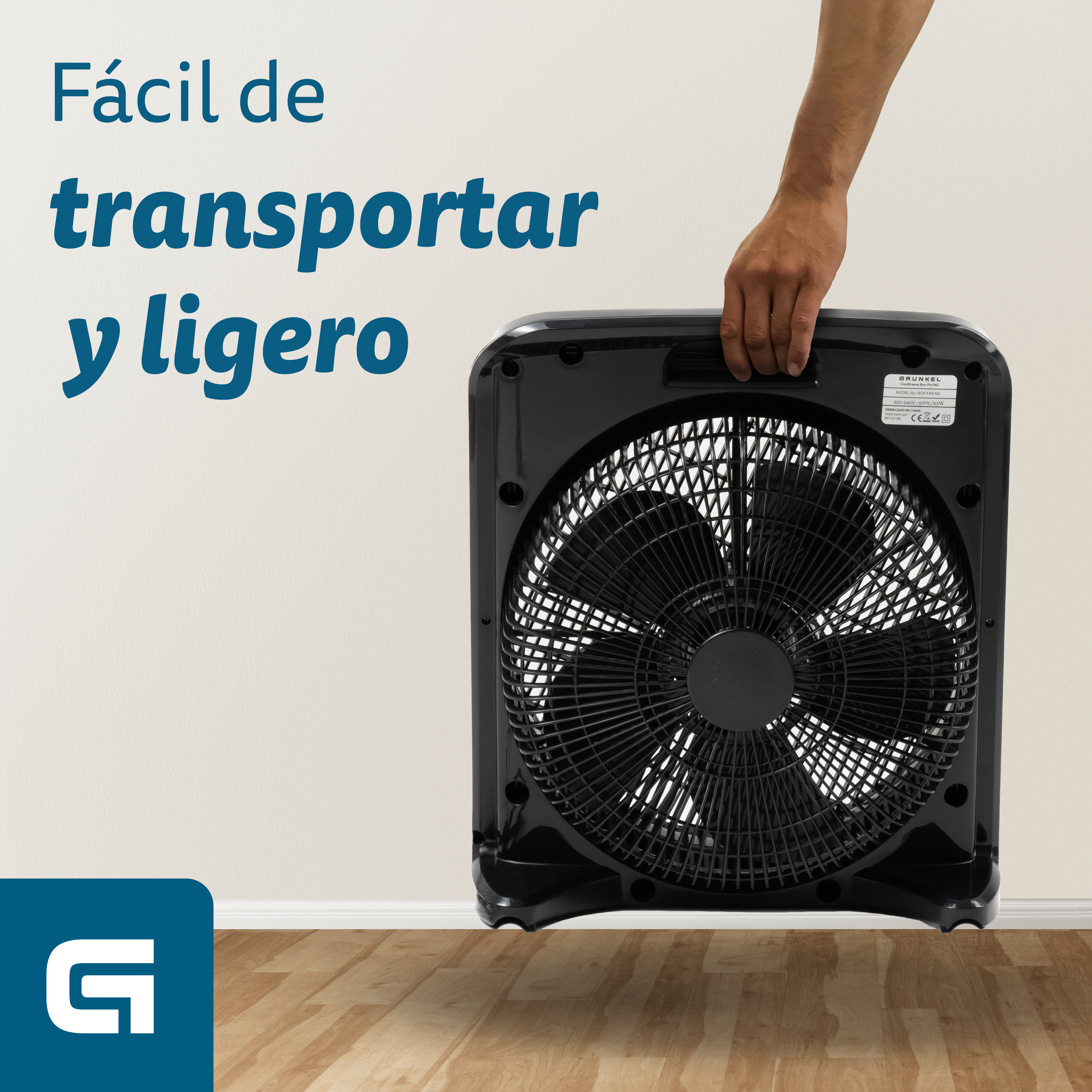 Un ventilador cuadrado negro es sostenido por una mano, texto: Fácil de transportar.