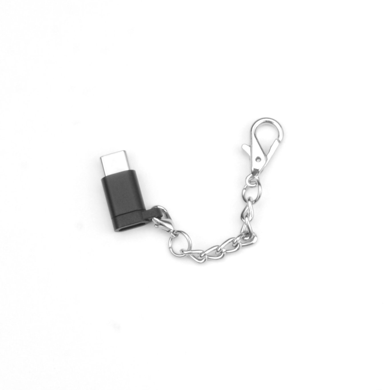 Ein schwarzer USB-C-Adapter an einer Kette mit Clip.