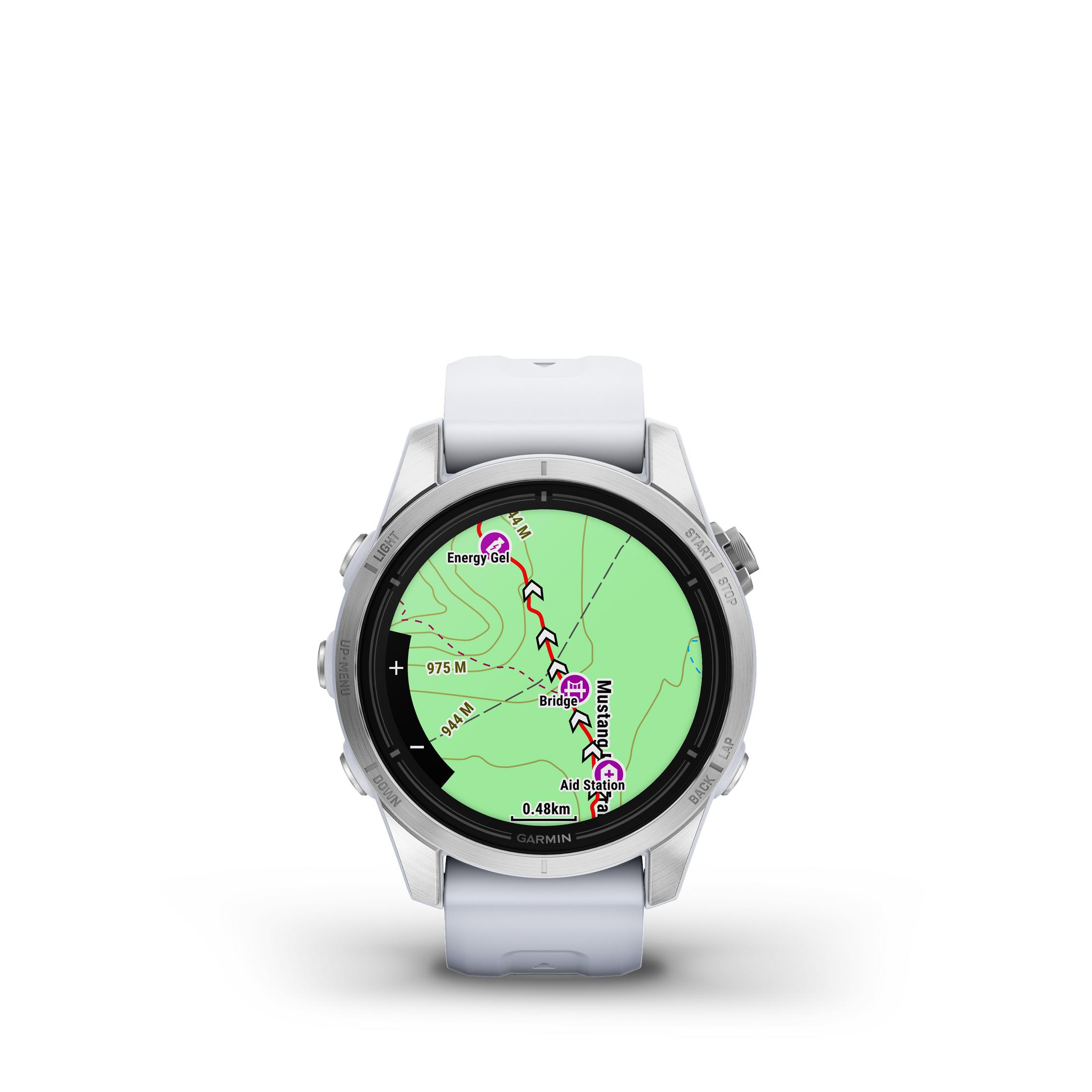 Biały smartwatch Garmin pokazujący mapę z trasą i wyświetlający informacje.