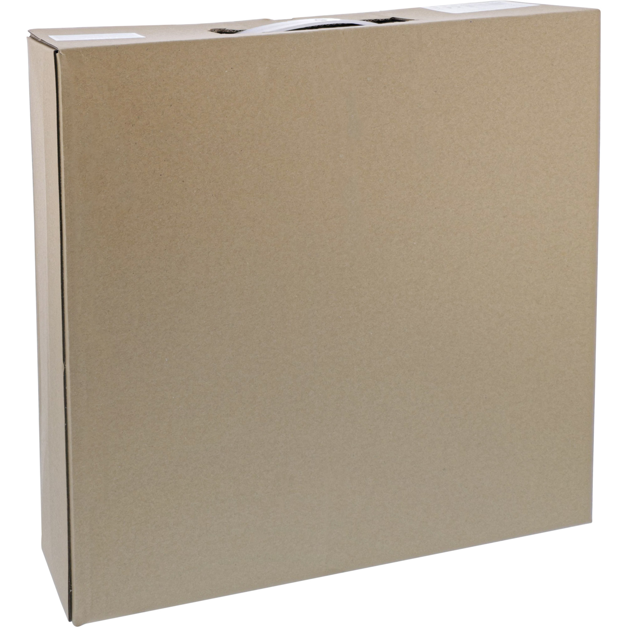 Une grande boîte en carton, marron clair, avec une poignée. Fond blanc.