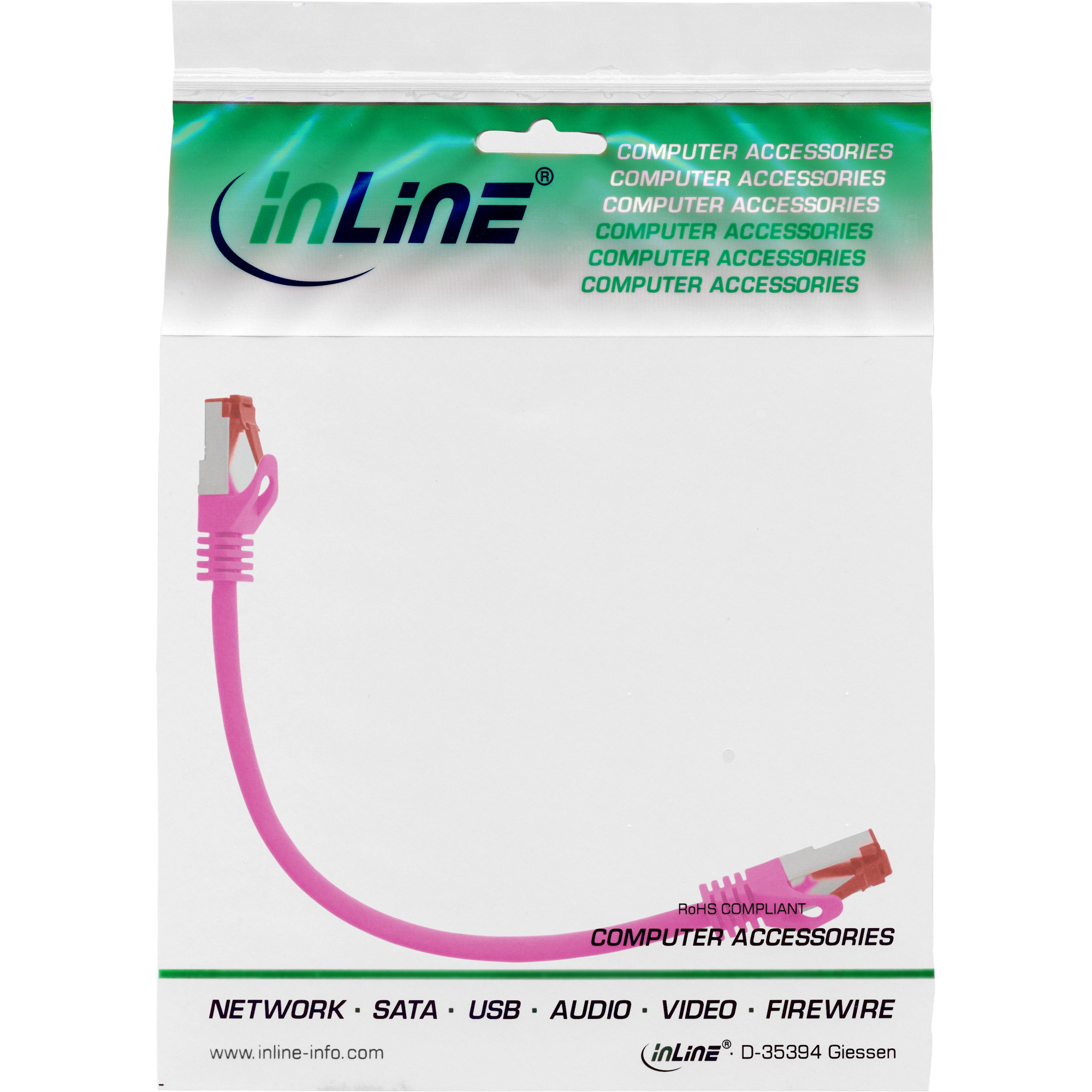 Un cavo di rete rosa è in un sacchetto di plastica trasparente. La borsa ha del testo.