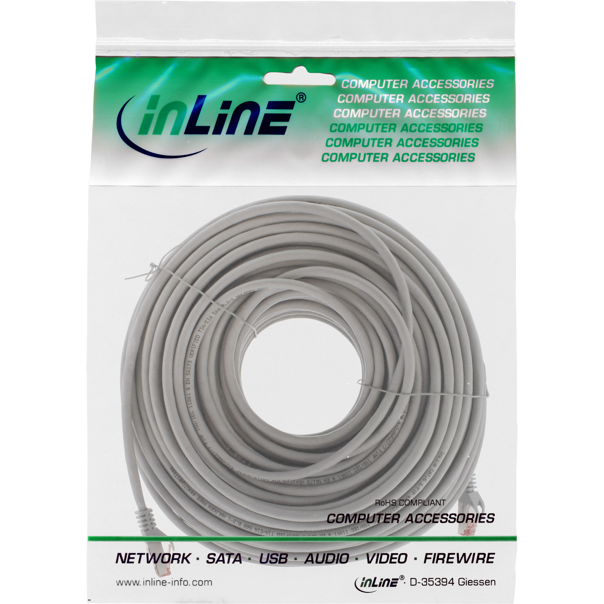 Cavo di rete grigio in un sacchetto di plastica. Testo: Accessori per computer. Sfondo bianco.