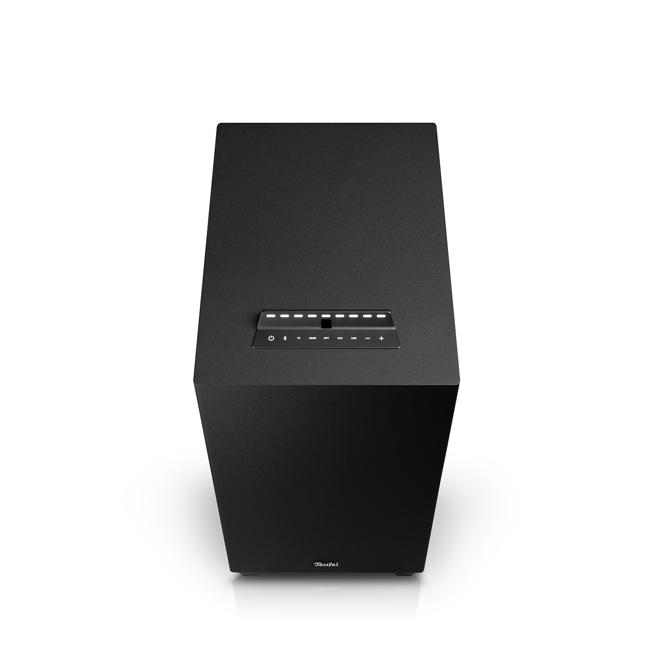 Ein schwarzer Teufel-Subwoofer mit Knöpfen oben, isoliert auf weißem Hintergrund.