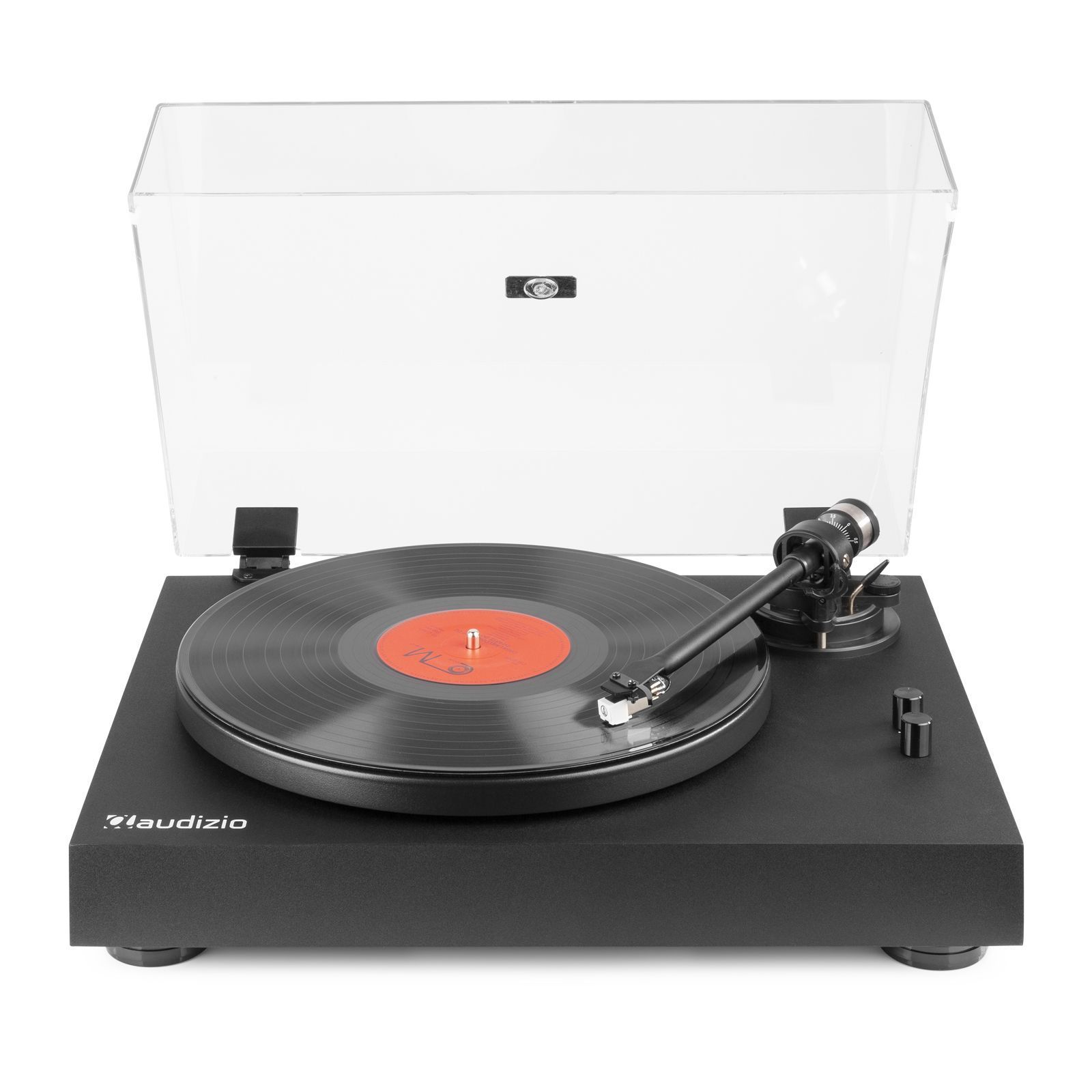 Tocadiscos negro con cubierta transparente. Disco con etiqueta roja en reproducción.