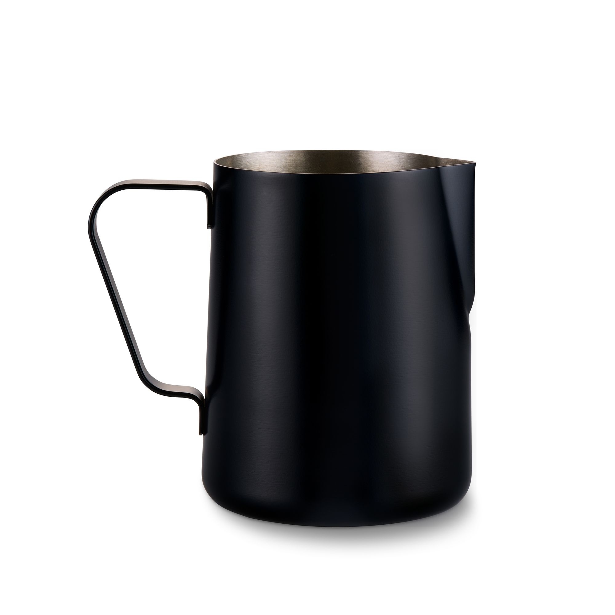 Ein schwarzer und metallischer Kaffeekrug mit Griff, vor weißem Hintergrund.