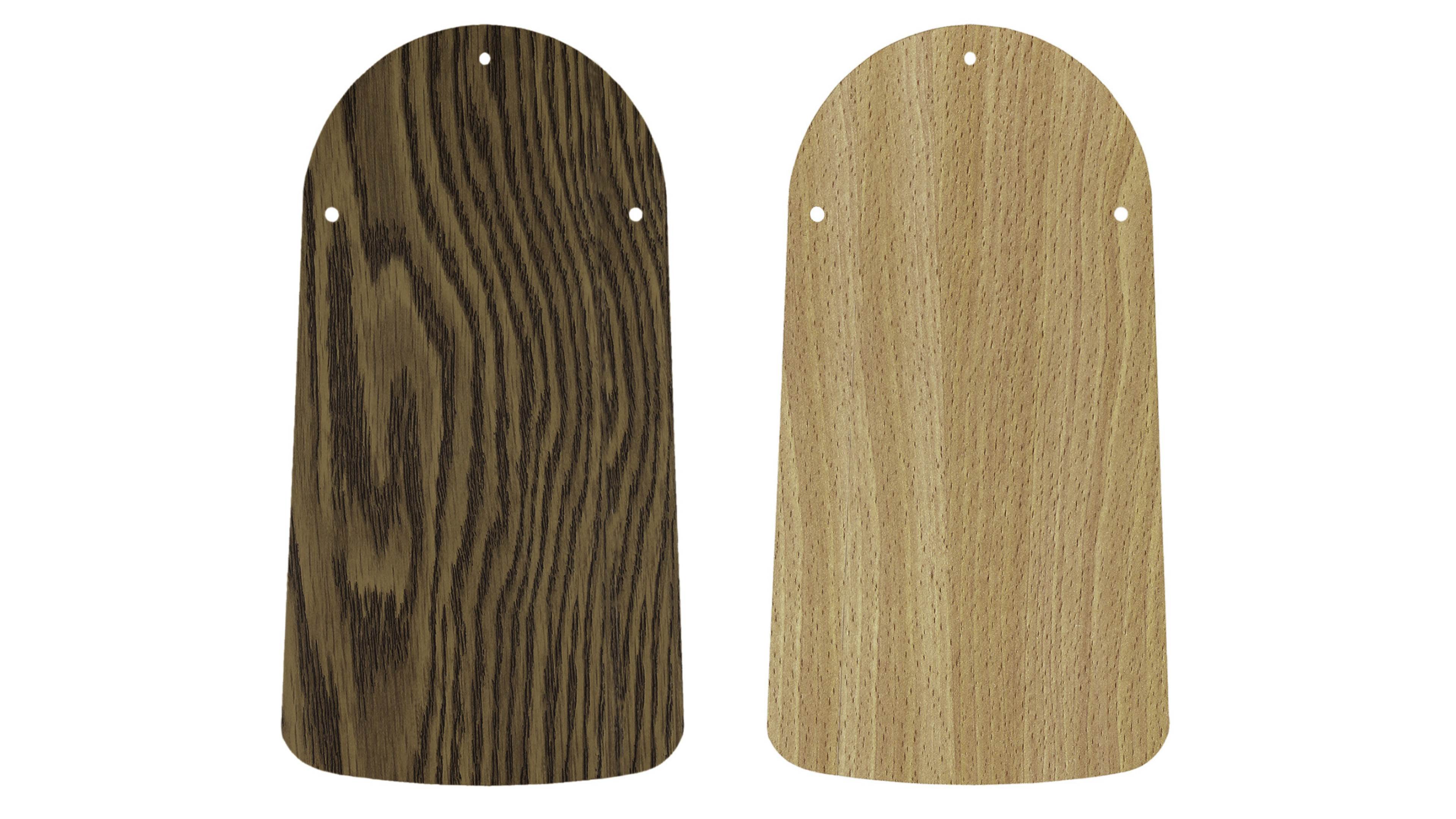 Due pale di ventilatore in legno, una marrone scuro e una marrone chiaro, su sfondo bianco.