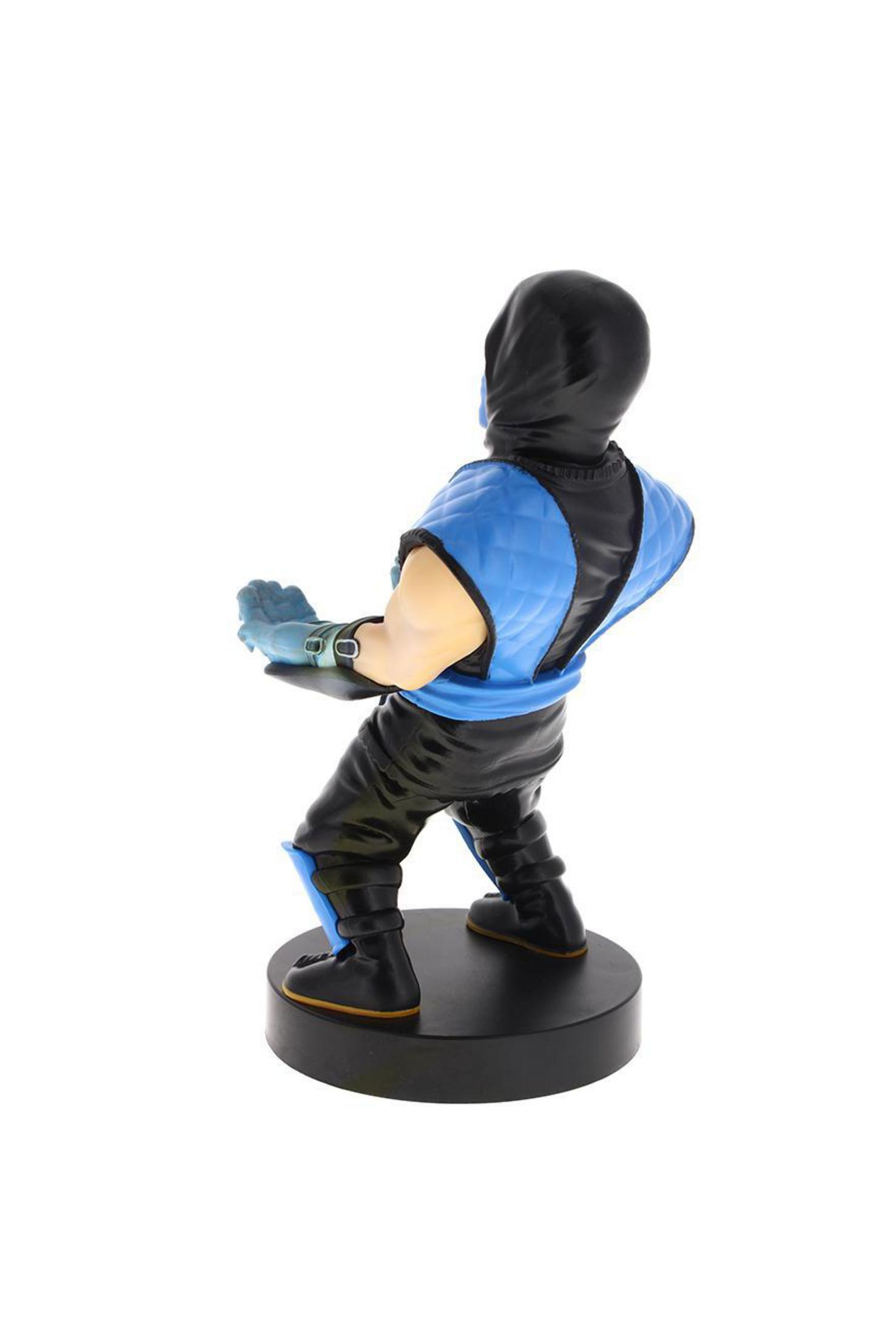 Figurka Sub-Zero w pozycji bojowej. Ma na sobie niebieskie i czarne ubranie.