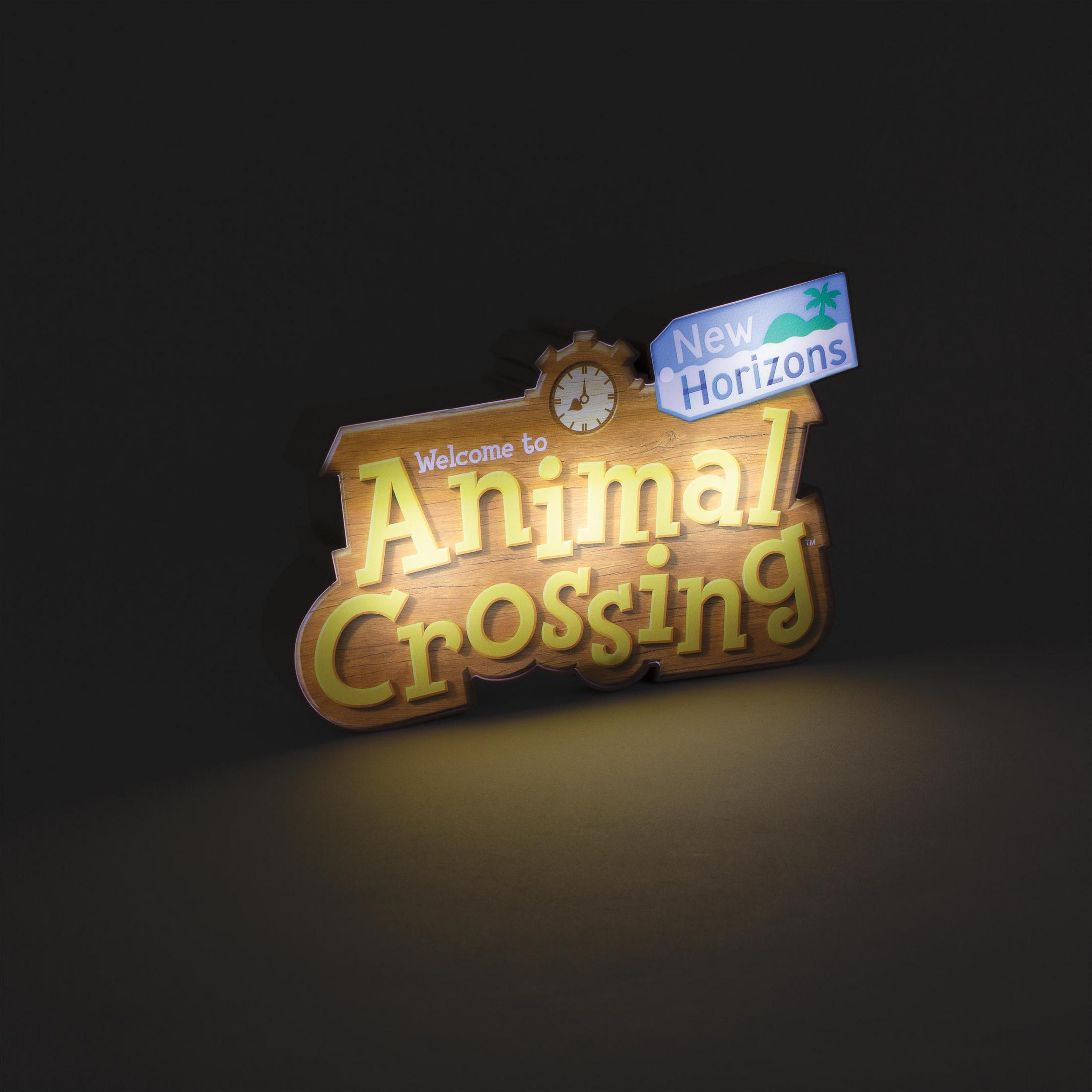 Logo di Animal Crossing; Welcome to Animal Crossing in giallo su venatura del legno, sfondo nero. New Horizons.