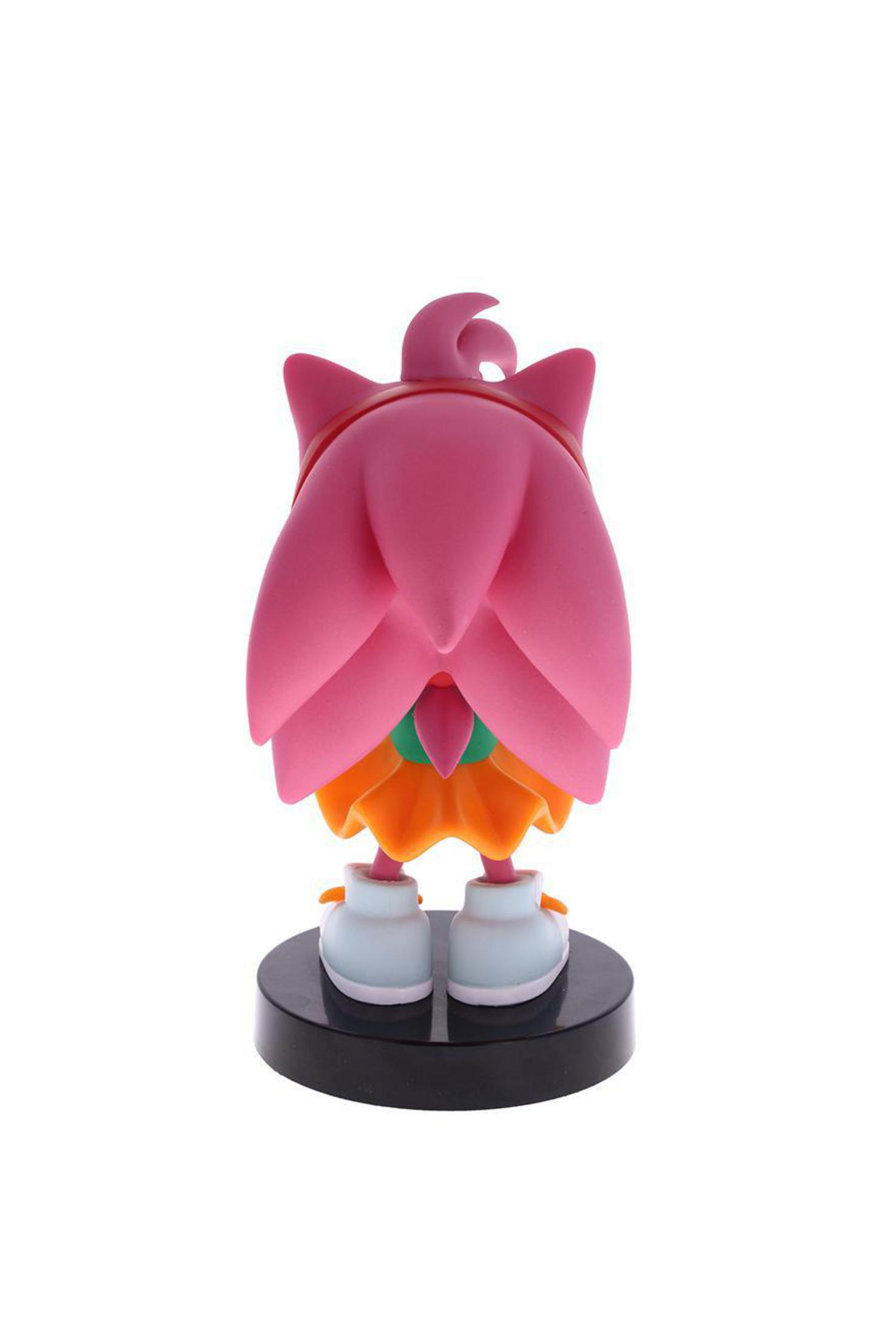 Vista posteriore di una figura di Amy Rose della serie Sonic. La figura è rosa e arancione, su una base nera.