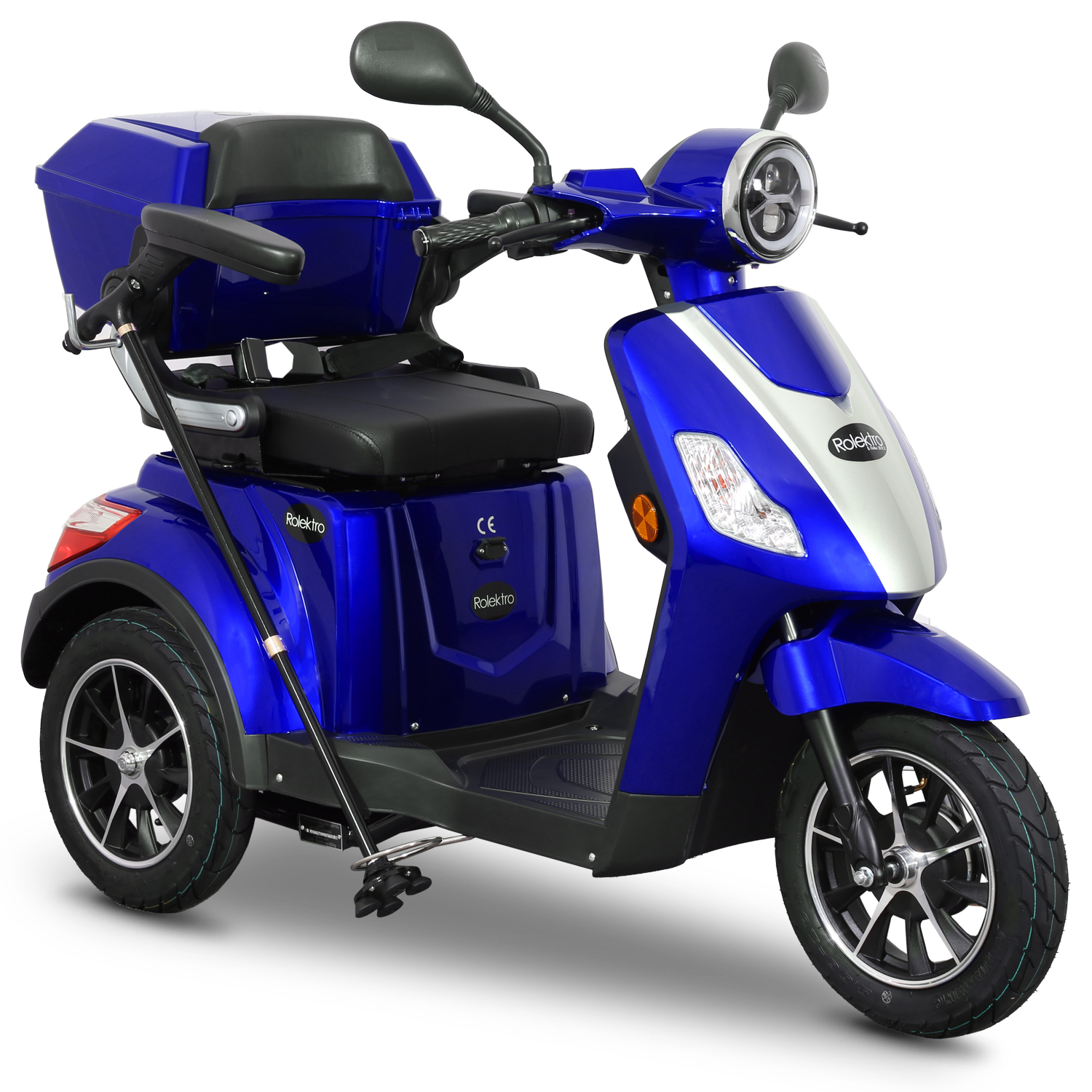Blau-silberner Mobilitätsroller auf weißem Hintergrund.