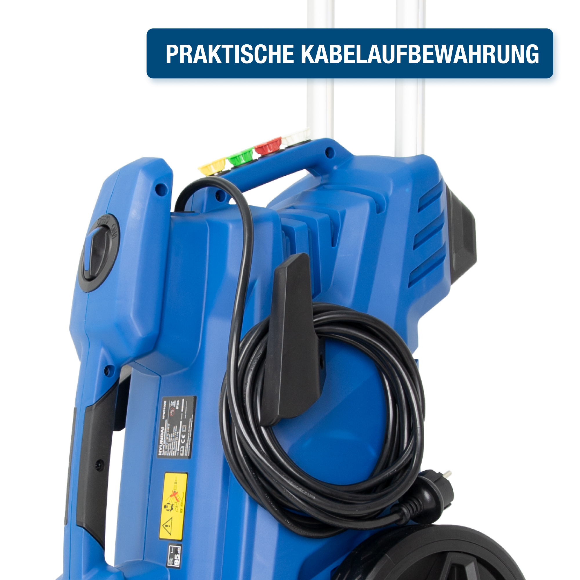 Blauer Hochdruckreiniger mit schwarzem Schlauch und Kabel, beschriftet auf weißem Hintergrund.