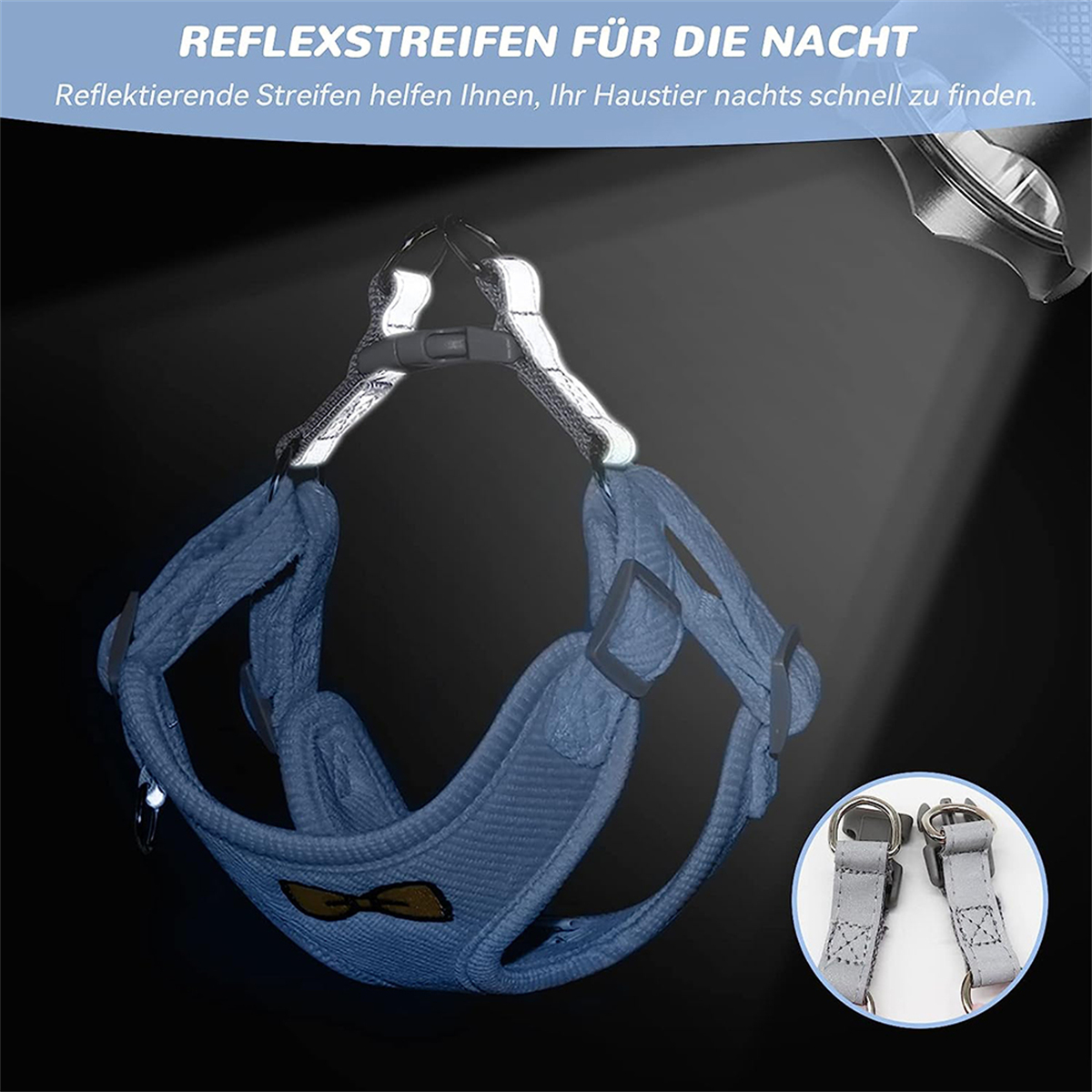 Blauer Hunde-Gurt mit reflektierenden Streifen und Anhängern.