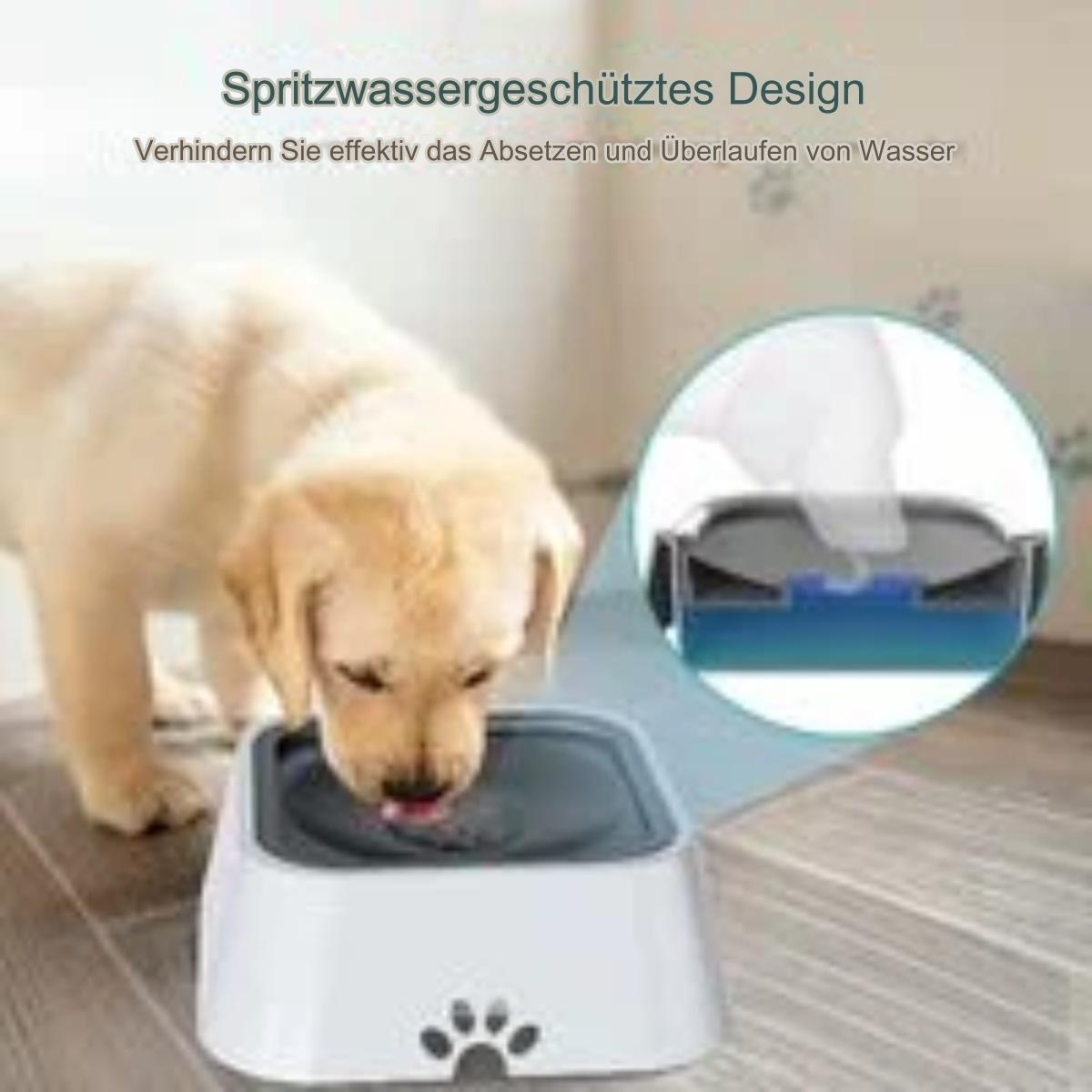 Weißer Hundenapf mit einem Hund, der Wasser trinkt. Der Napf hat ein Pfotenabdruck-Design auf dem Boden.