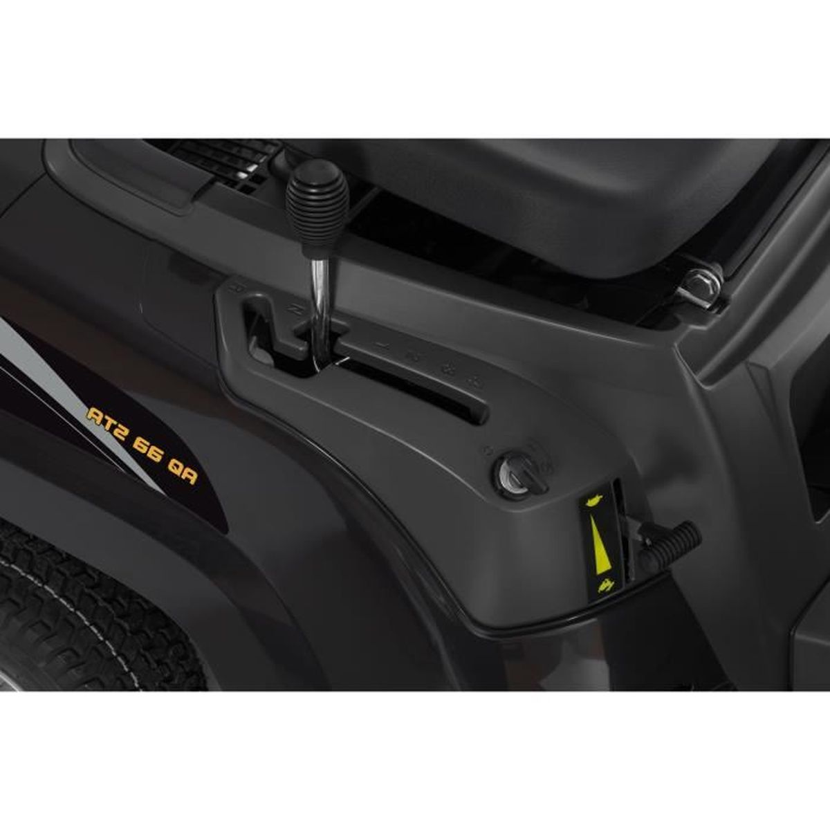 Nahaufnahme eines dunkelgrauen Traktors mit Gangwahl. Die Oberfläche hat ein mattes Finish.