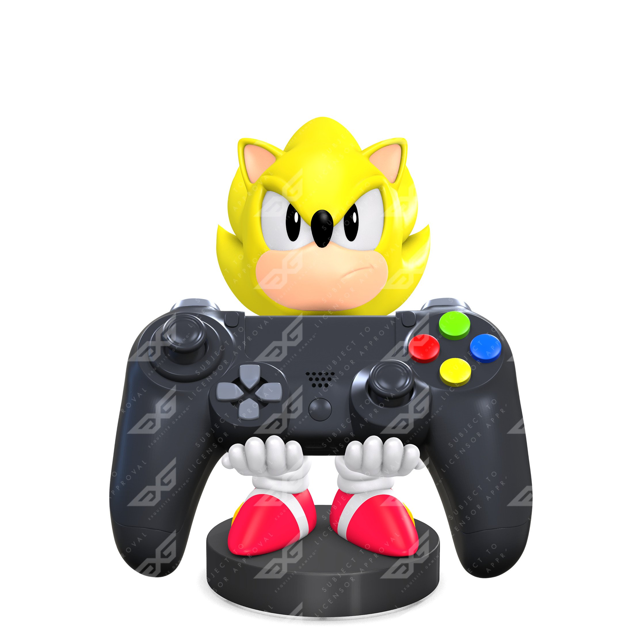 Una figura di Super Sonic su un supporto per controller nero. Il controller ha pulsanti colorati.