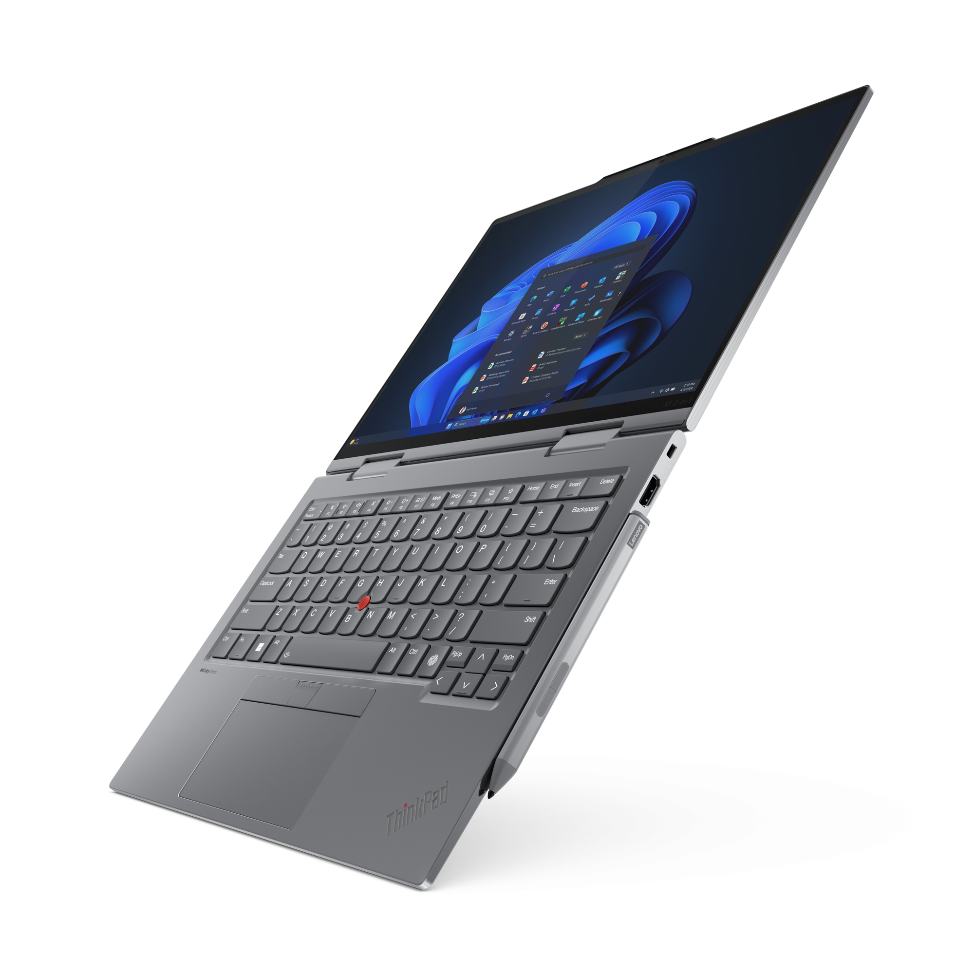 Szary laptop ThinkPad. Otwarty pod kątem, ekran jest widoczny. Klawiatura jest szara. Białe tło.