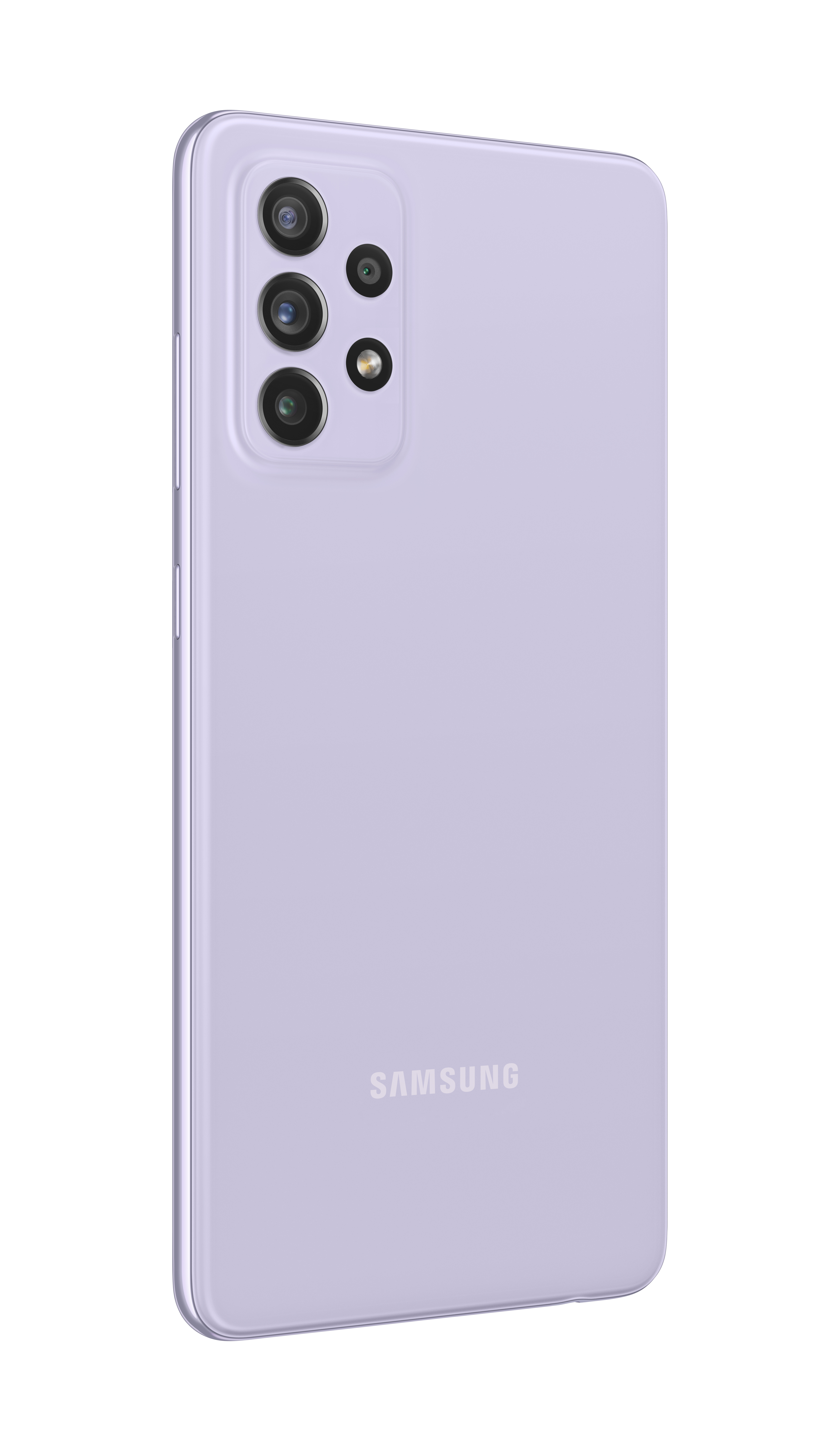 Ein lila Samsung-Handy mit drei Rückkameras, leicht angewinkelt.