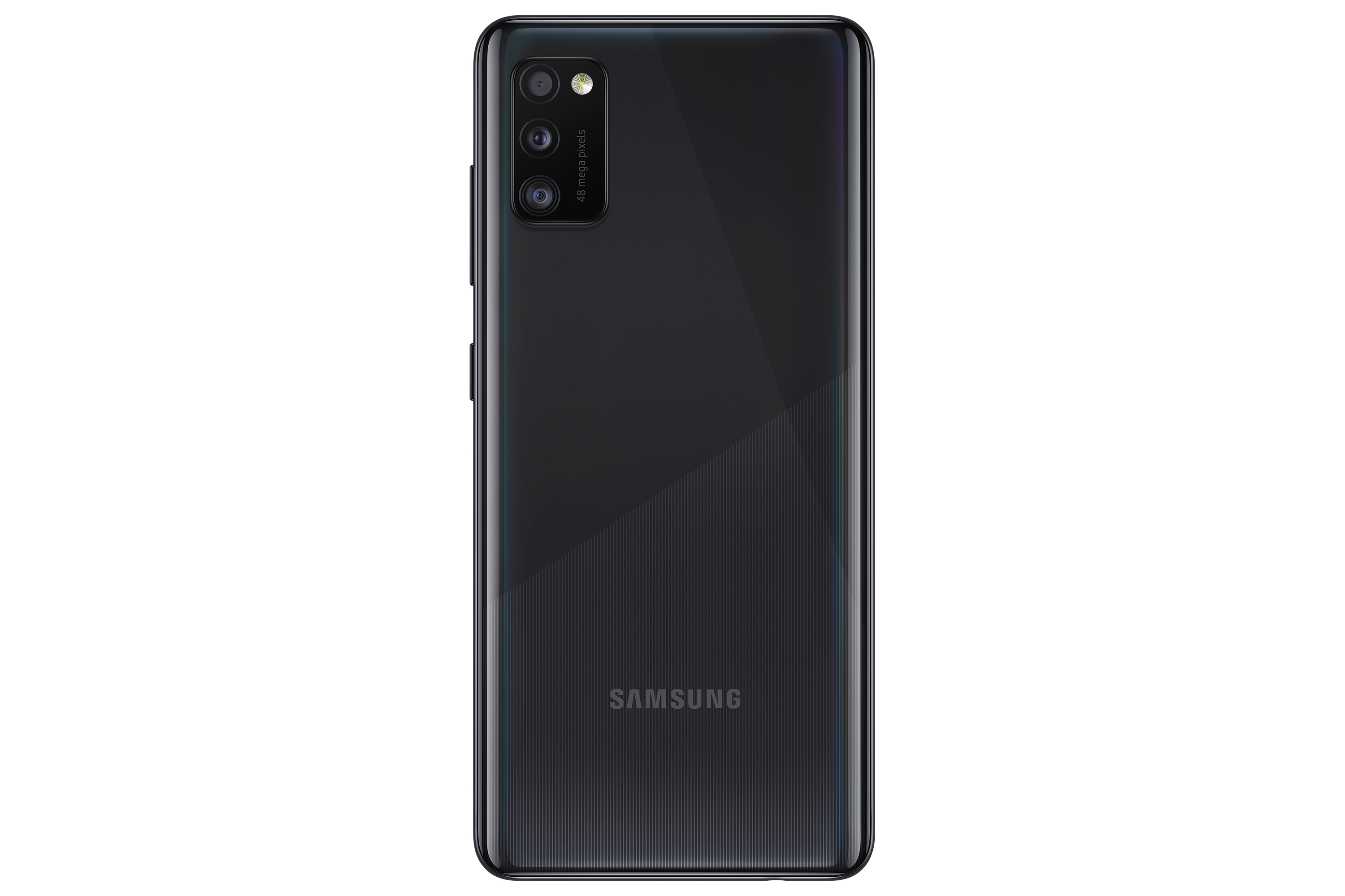 Schwarze Smartphone-Rückseite, drei Kameras und ein Blitz. Samsung-Logo, weißer Hintergrund.