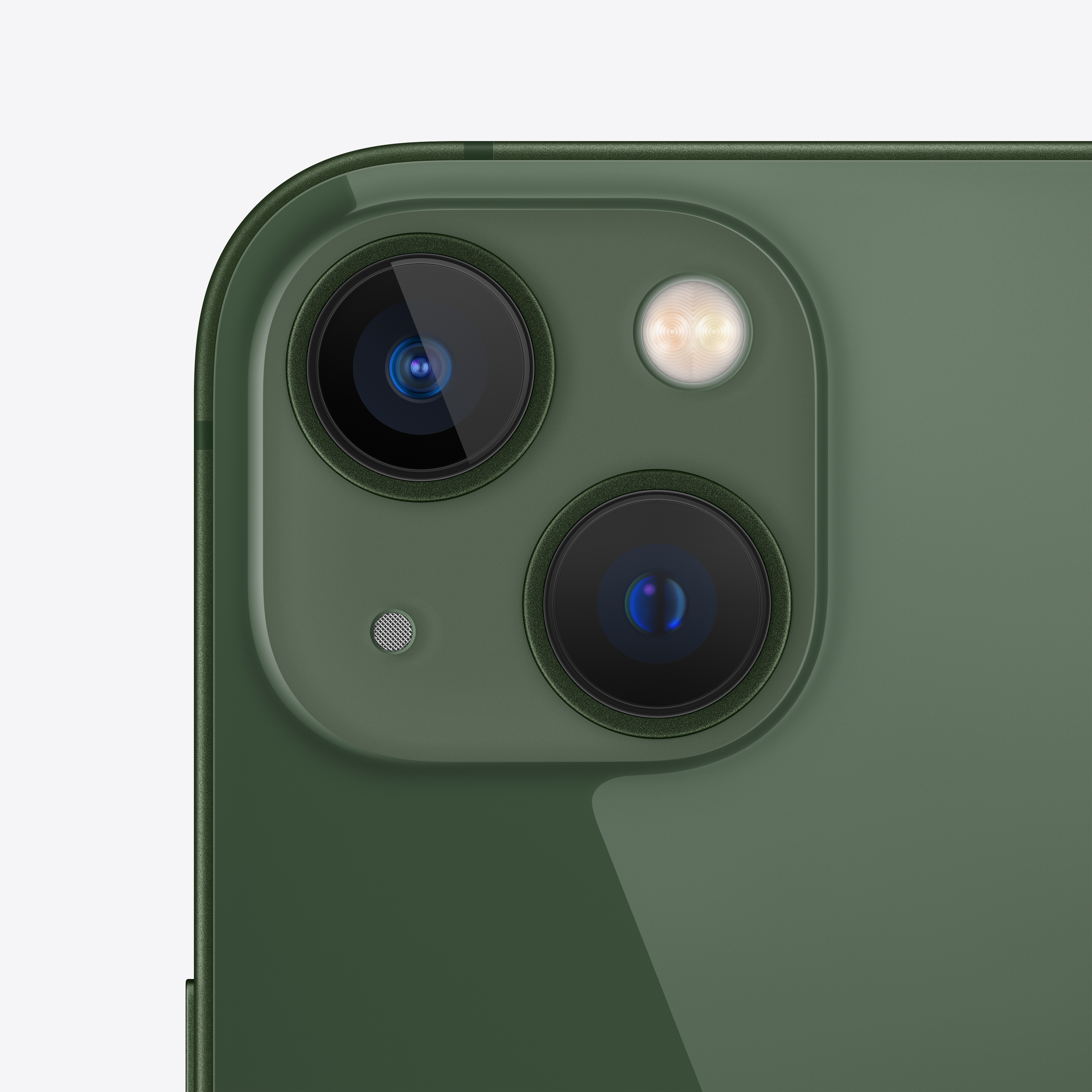 Nahaufnahme der Kamera eines grünen iPhones mit zwei Objektiven und einem Blitz auf weißem Hintergrund.