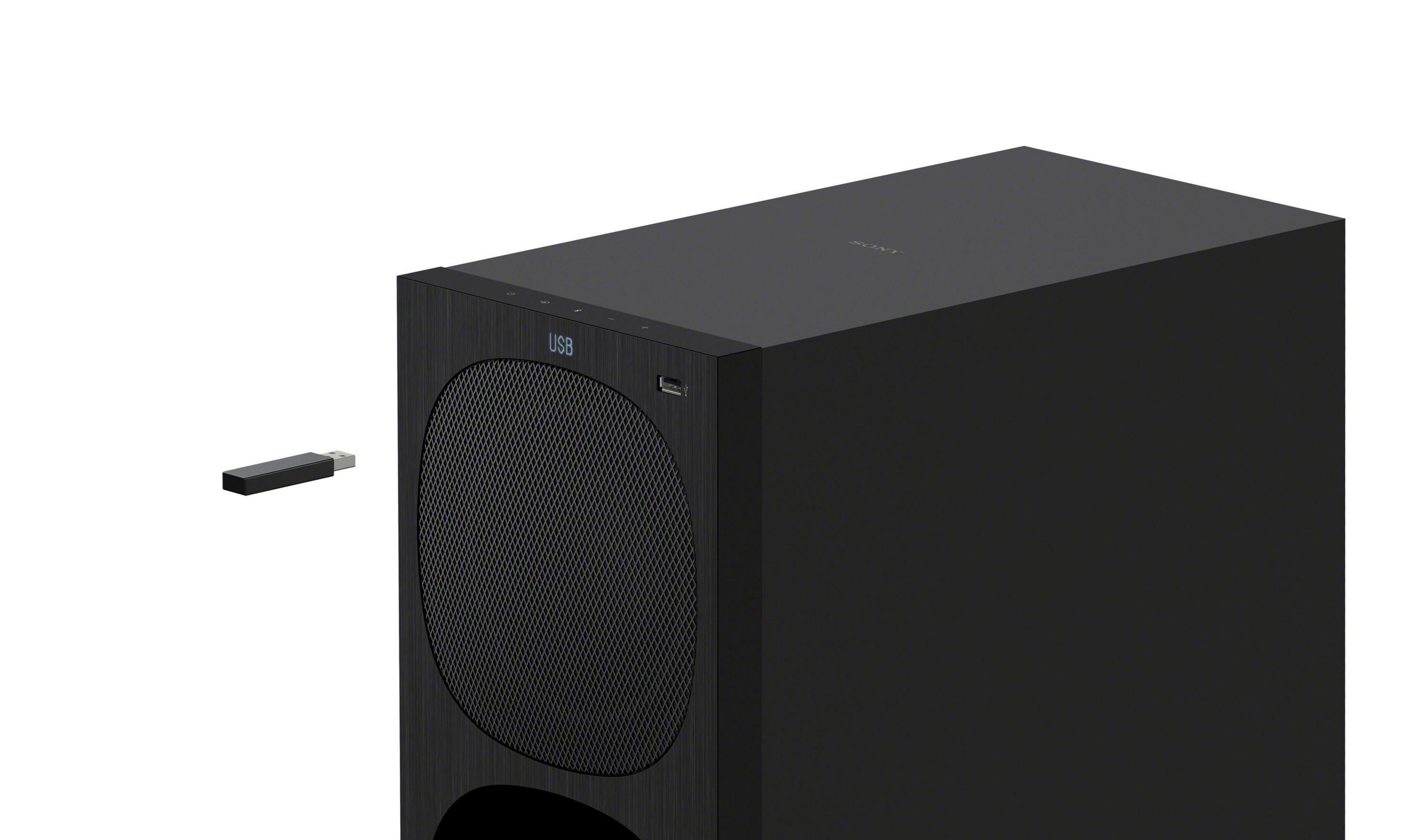 Schwarzer Subwoofer-Lautsprecher mit USB-Anschluss und USB-Stick daneben.