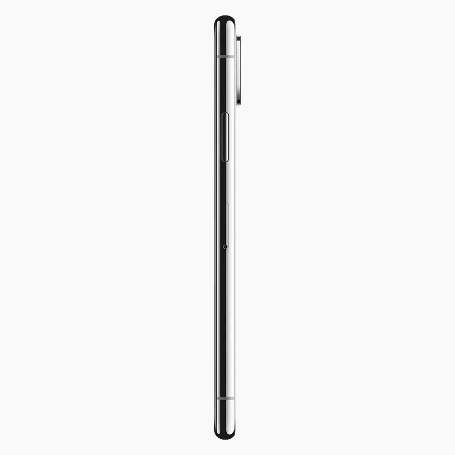 Vue latérale d'un iPhone argenté avec caméra. Le fond est blanc.
