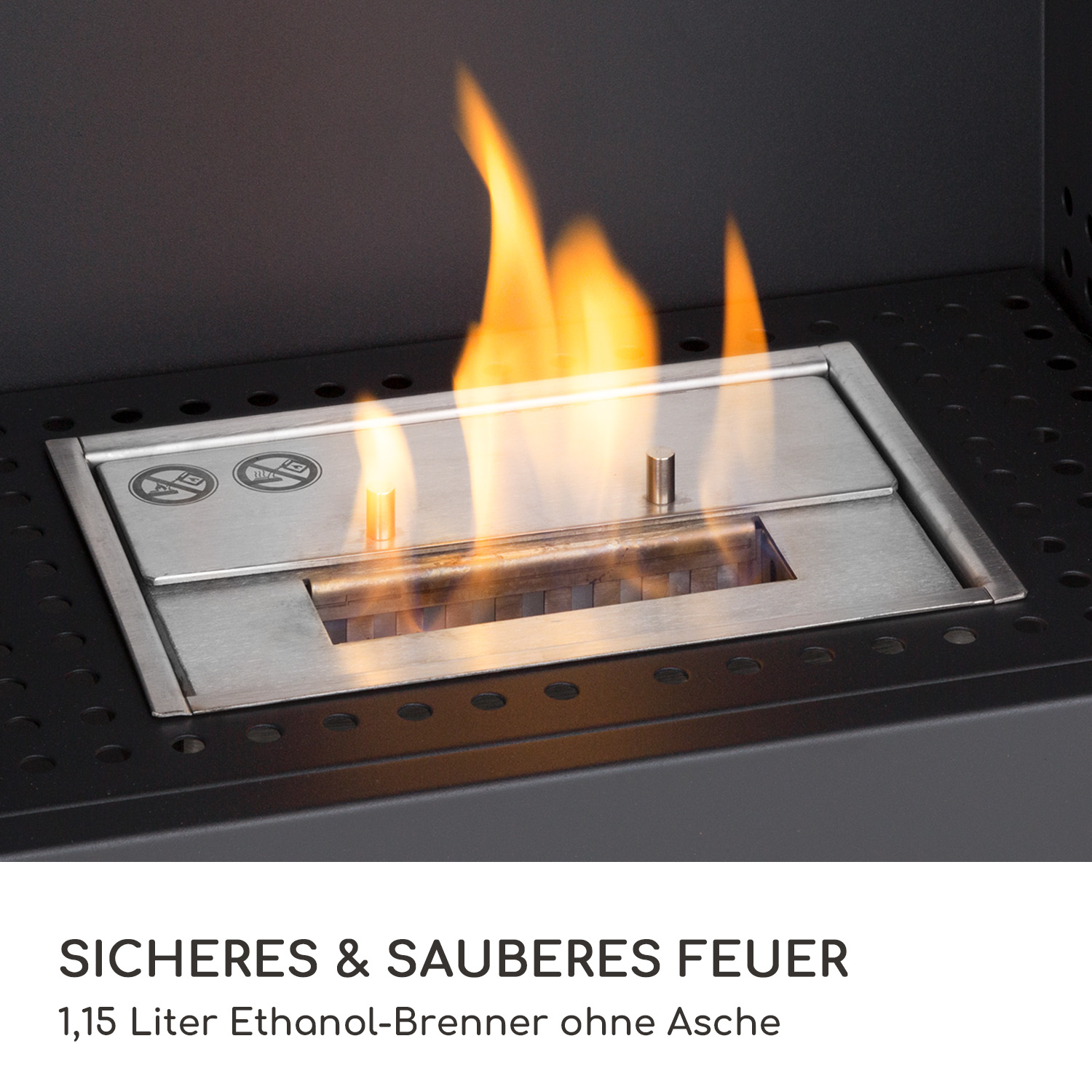 Ein Edelstahl-Feuerkasten mit Flammen, eingebettet in eine dunkelgraue, strukturierte Umgebung.