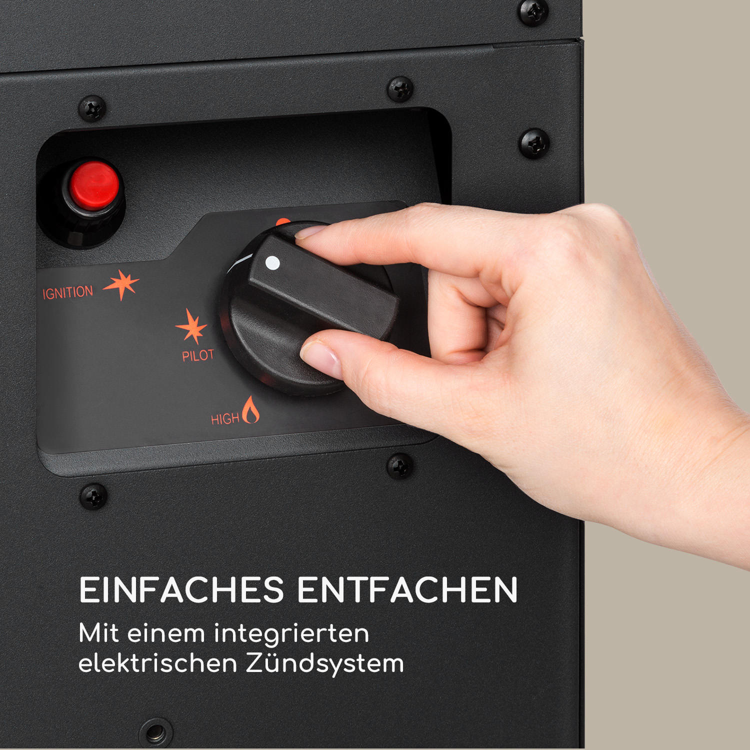Schwarzes Gerätebedienfeld mit Zündung, Pilot und hoher Flammeneinstellung, mit einer Hand, die einen Knopf dreht.