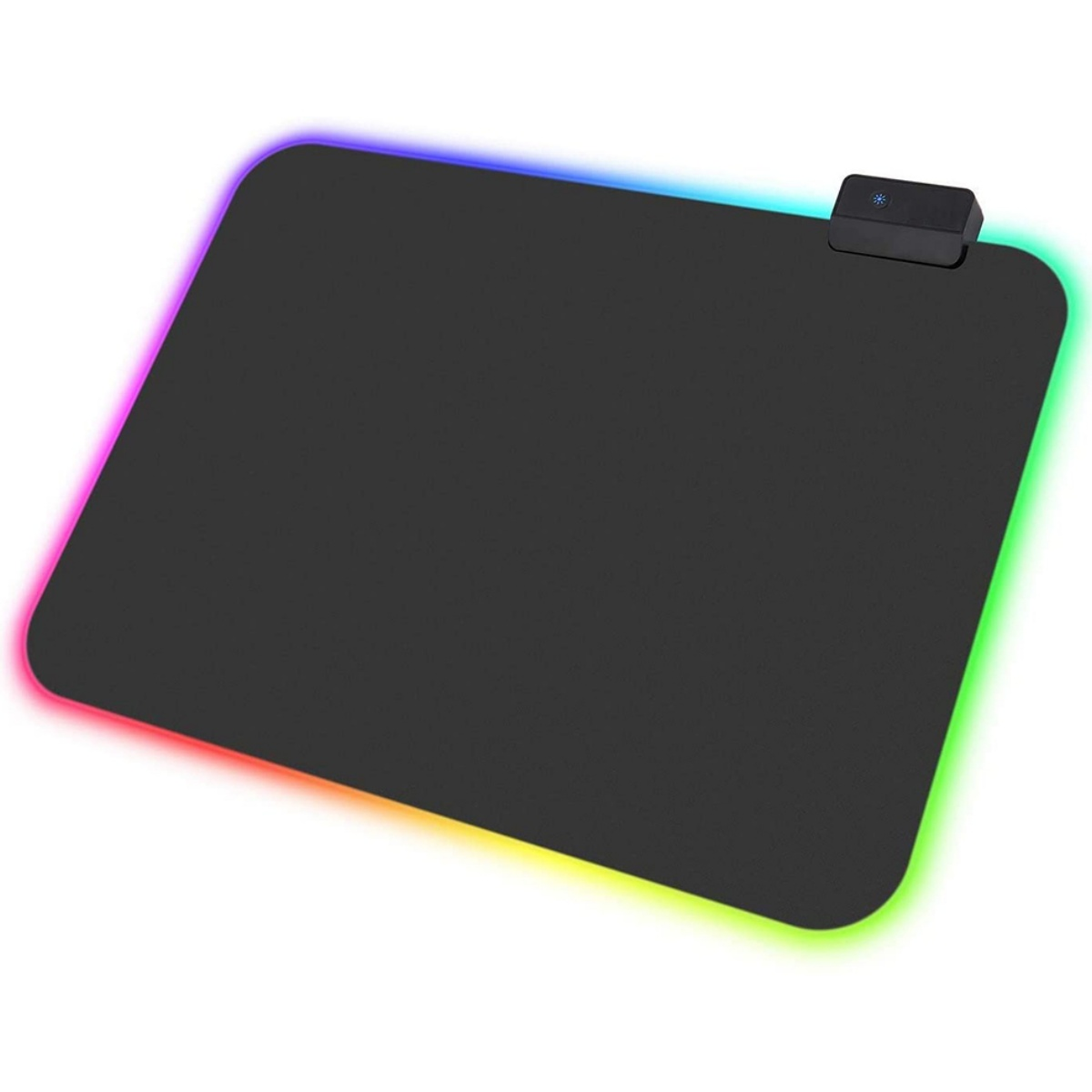 Ein schwarzes Mauspads mit LED-Leuchten an den Kanten, ein schwarzer Sensor, auf weißem Hintergrund.