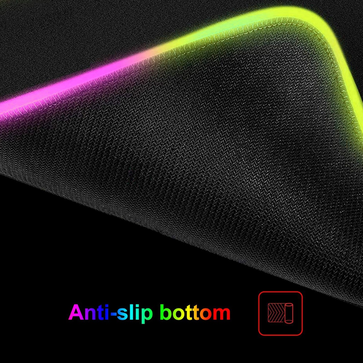 Schwarzes Mauspad mit RGB-Beleuchtung an den Rändern. Das Pad hat eine strukturierte Oberfläche.