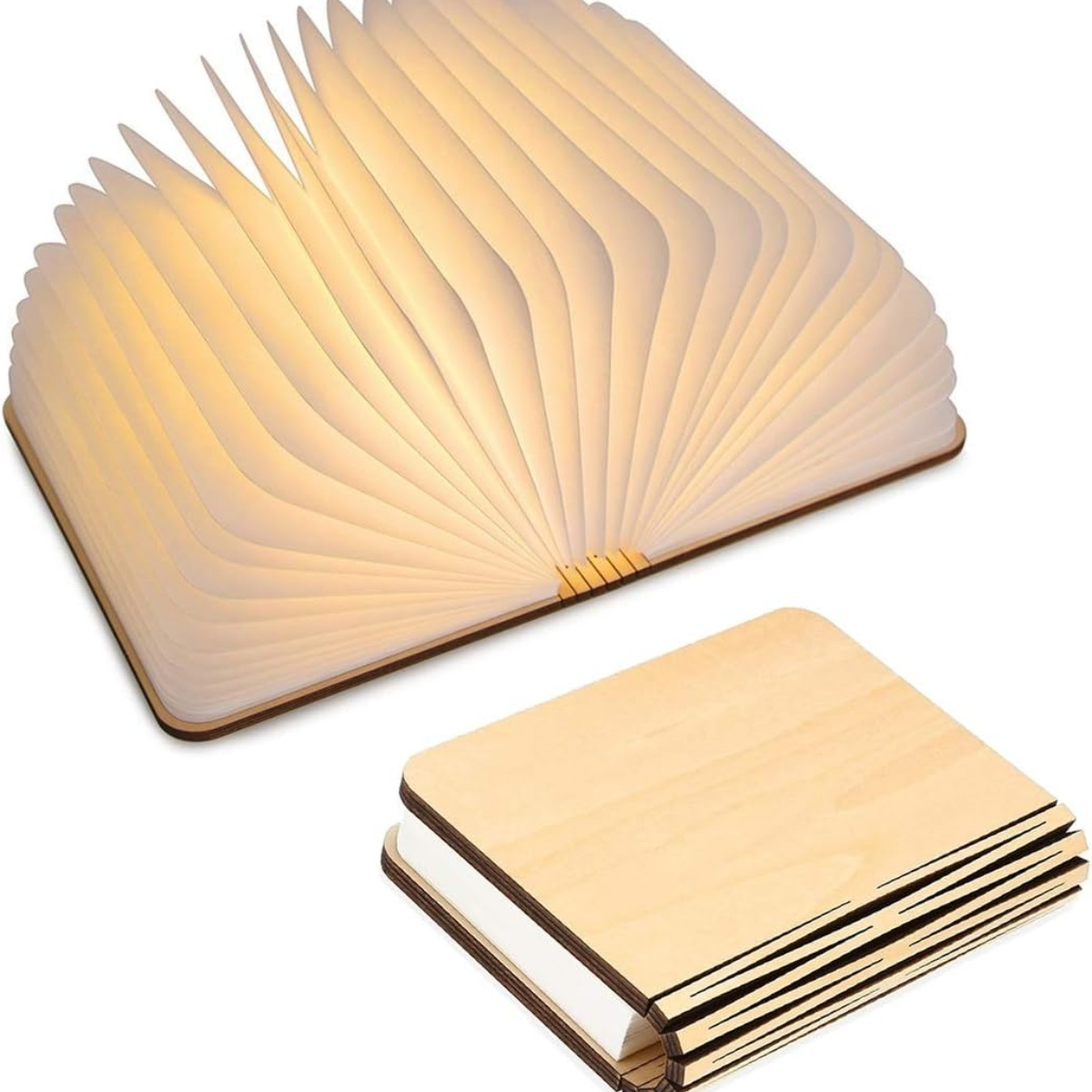 Holzbuchförmige Lampe, offen und leuchtend. Ein geschlossenes Buch ist daneben.