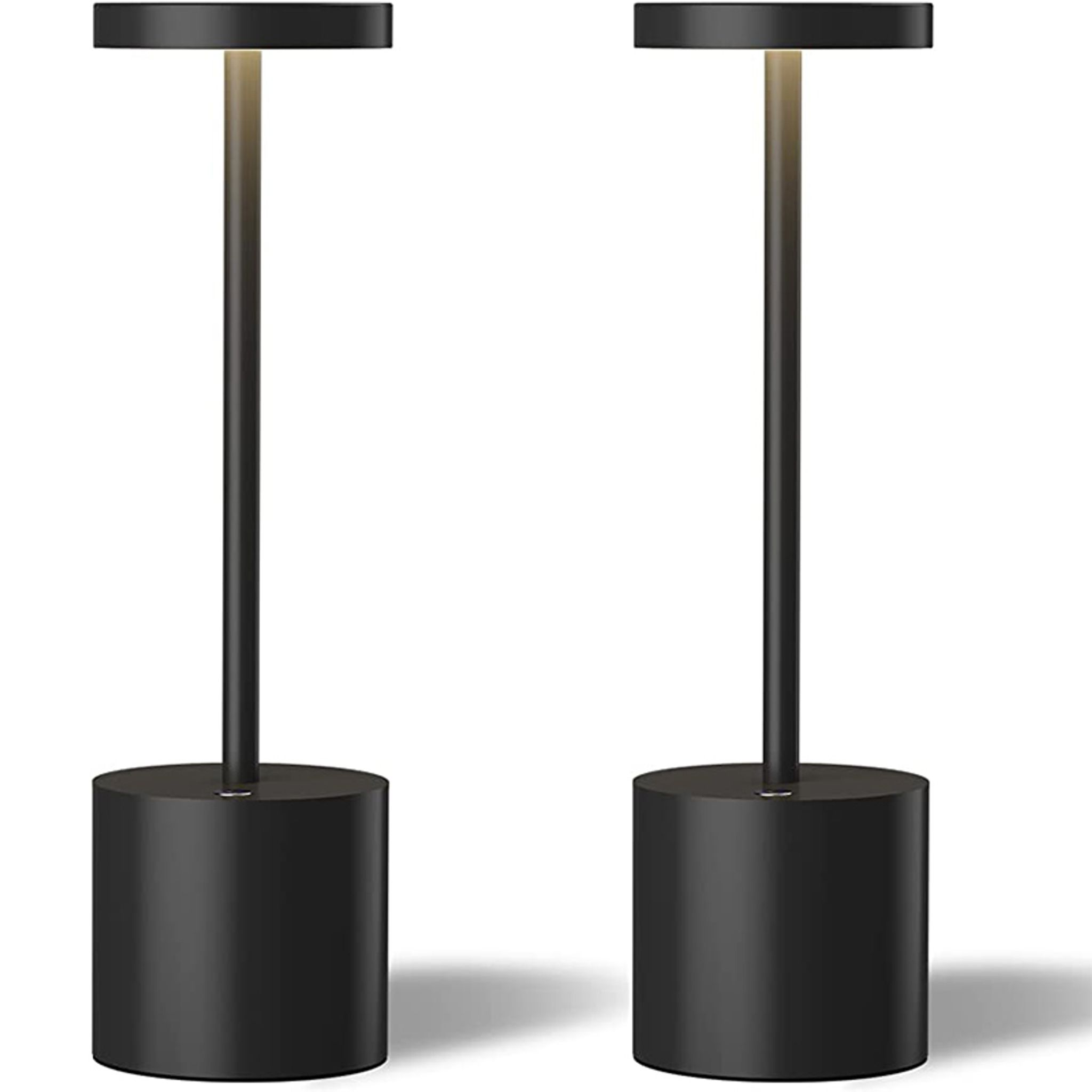 Zwei schwarze Tischlampen mit zylindrischen Basen und hohen Stielen, weißer Hintergrund.