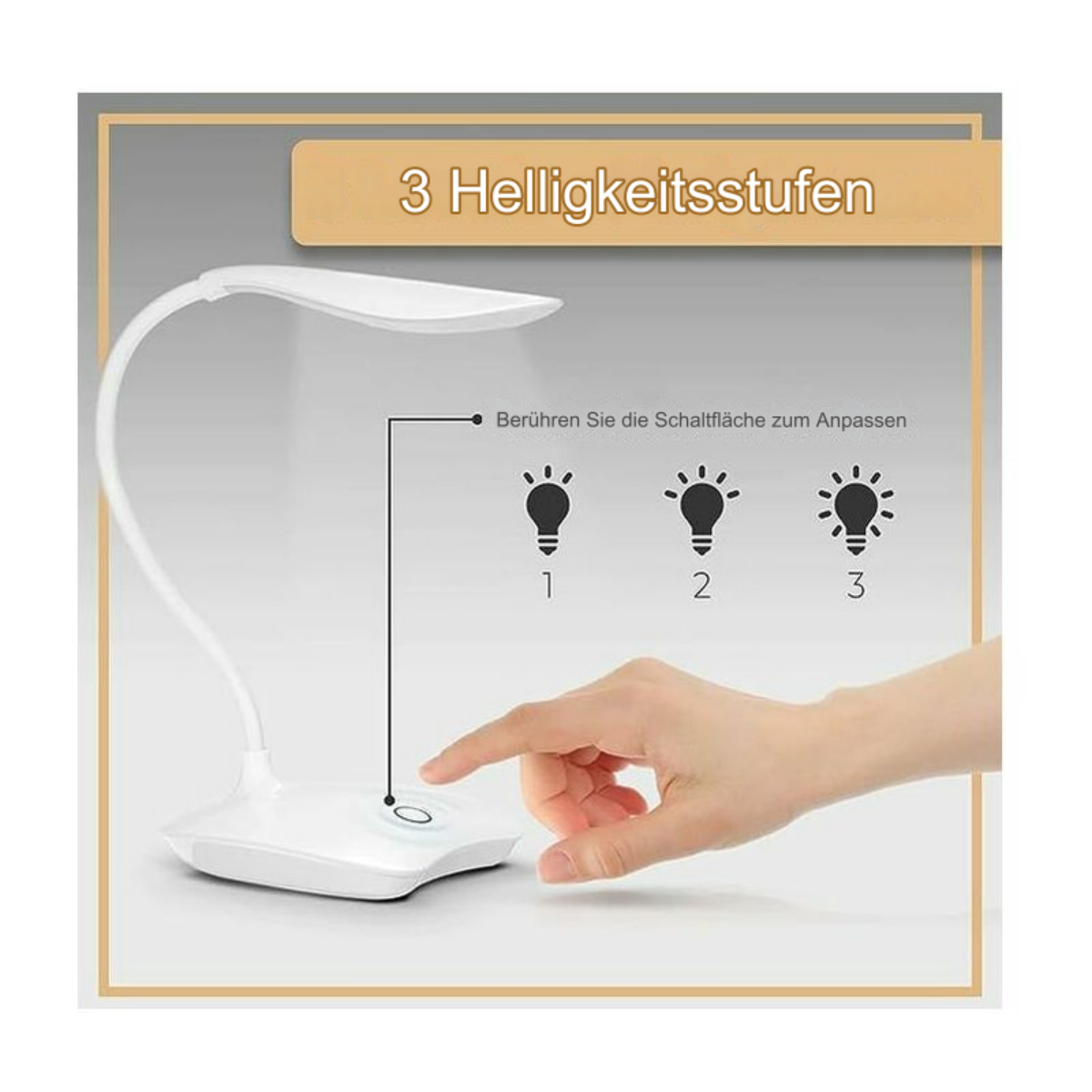 Weiße Schreibtischlampe mit drei Helligkeitsstufen. Eine Hand berührt den Schalter.