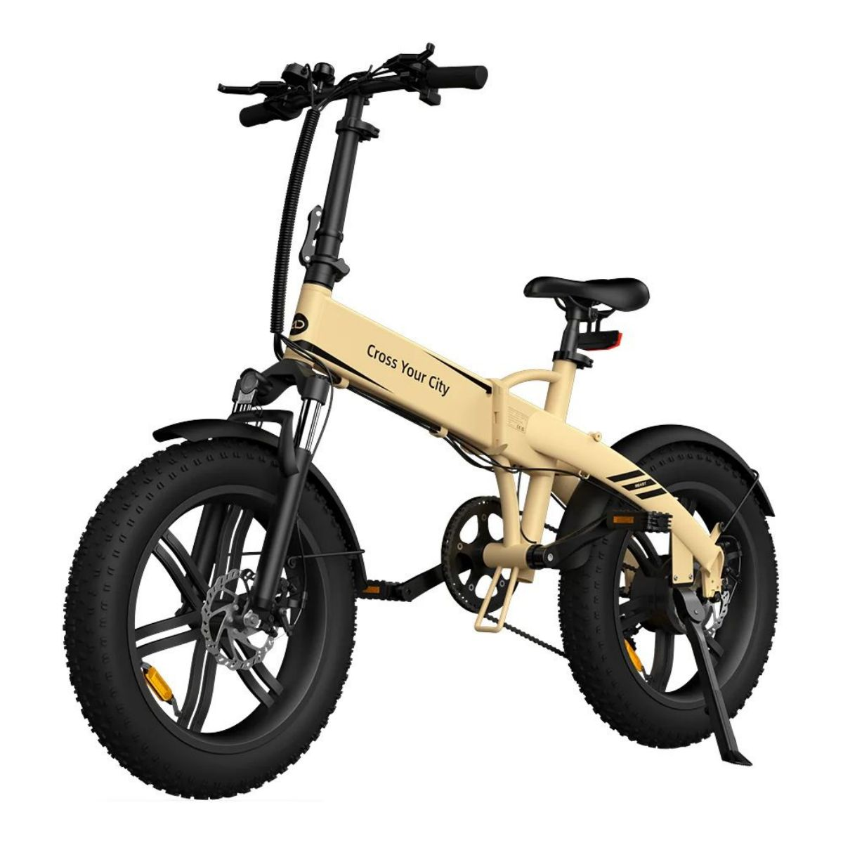 Una bici elettrica beige con pneumatici neri. È parcheggiata su una superficie bianca.