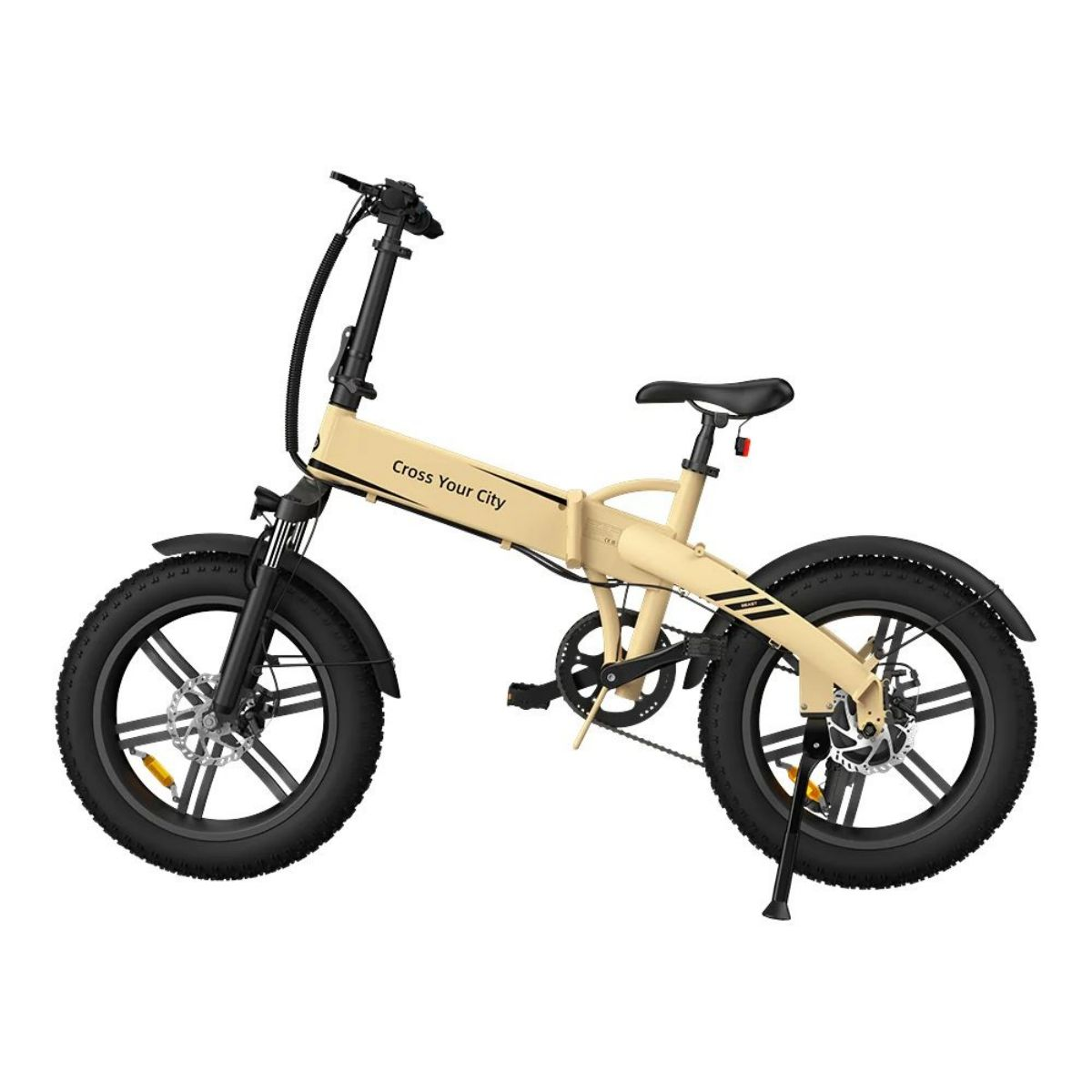 Una bici elettrica pieghevole beige con pneumatici neri, su sfondo bianco. La bici è piegata.