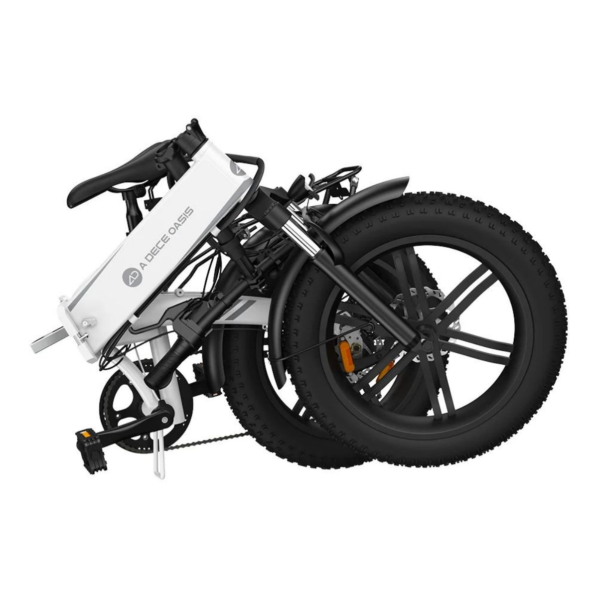Una bicicletta elettrica piegata, bianca e nera, su sfondo bianco.