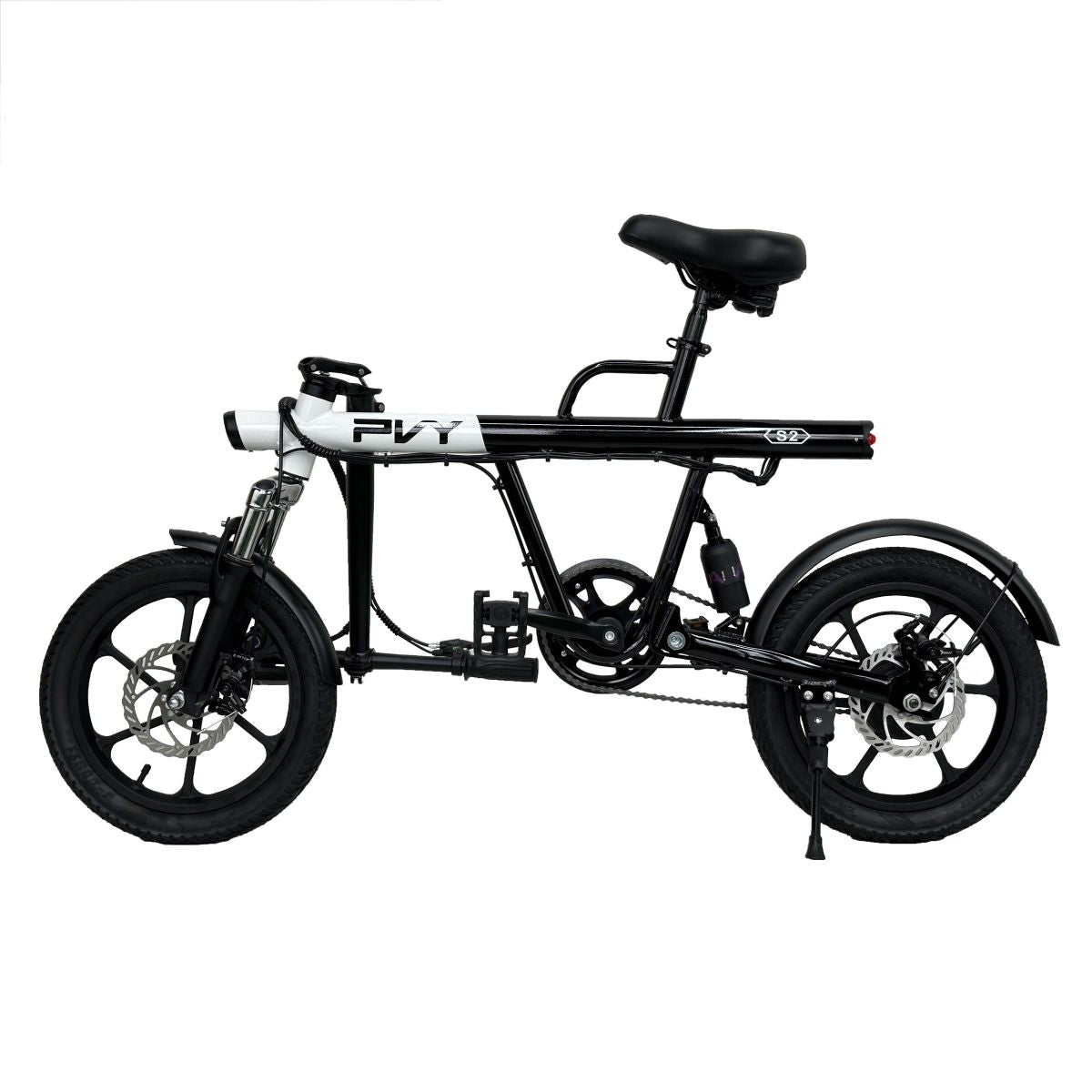 Una bicicletta elettrica pieghevole in bianco e nero su sfondo bianco.