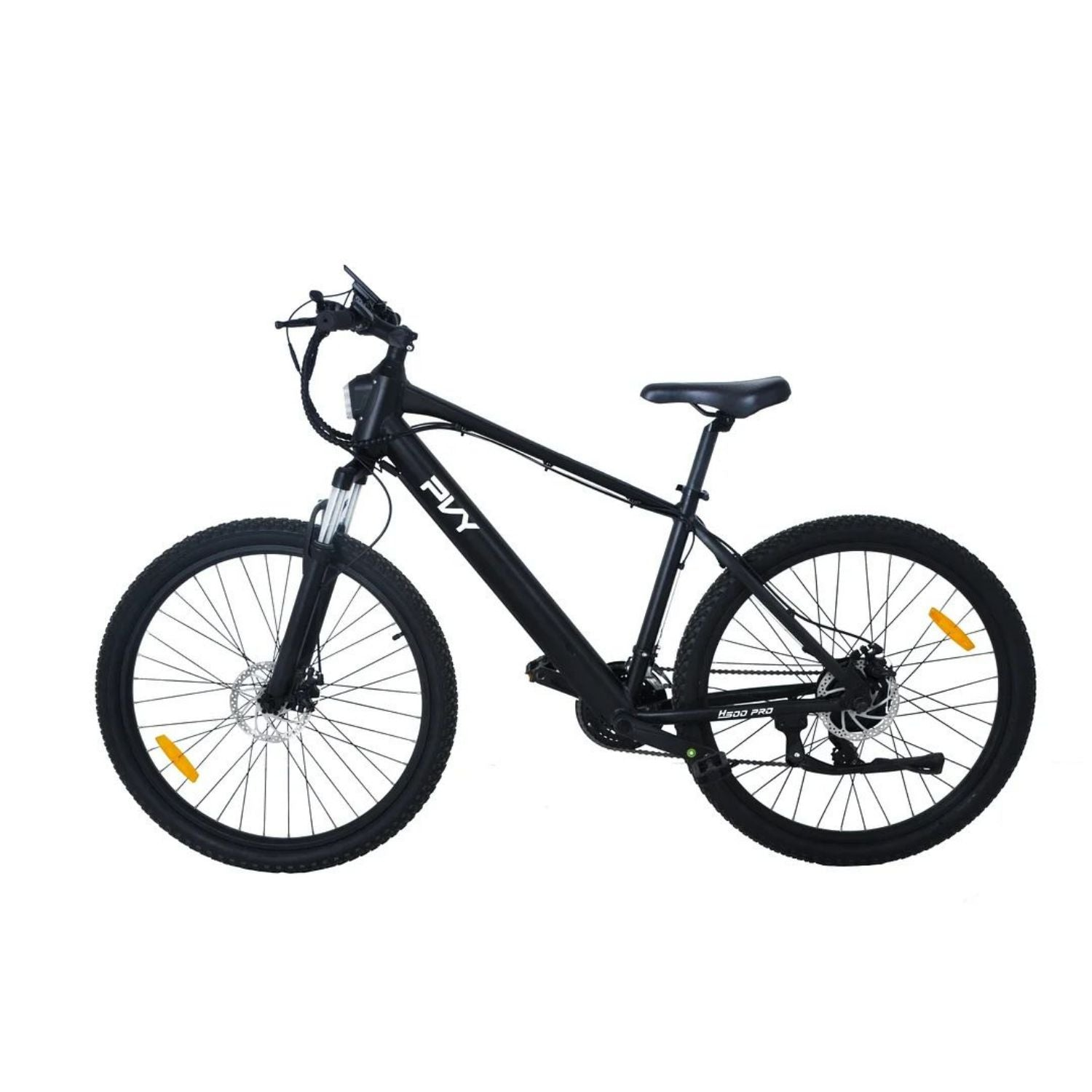 Bicicletta elettrica nera, con freni a disco, su sfondo bianco.