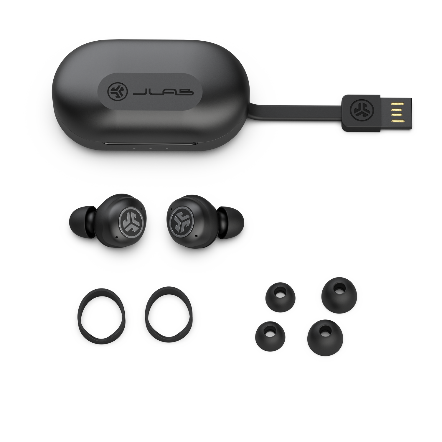 Czarne słuchawki, etui, kabel do ładowania i końcówki douszne na białym tle.