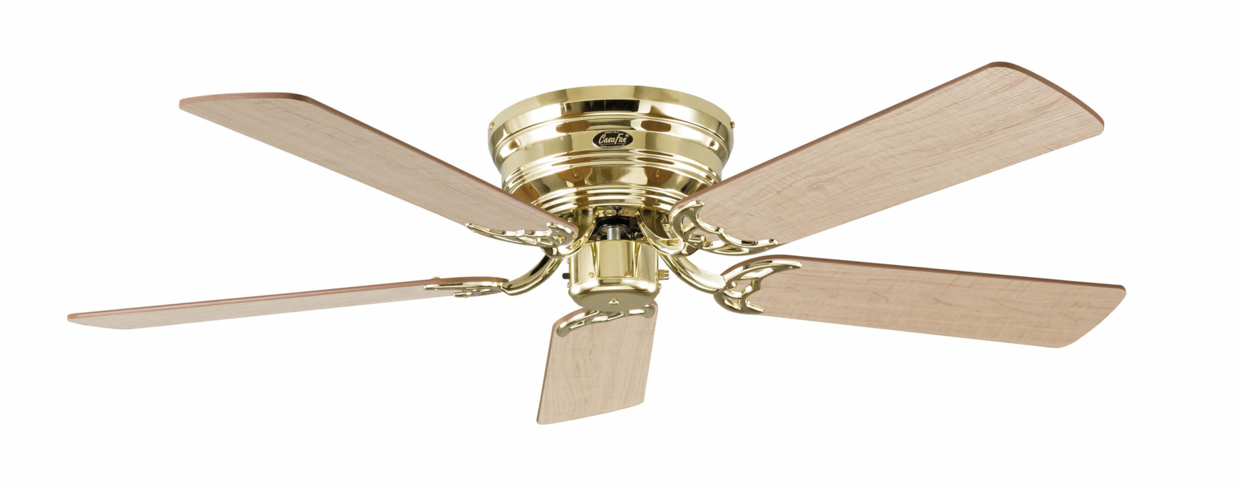 Un ventilatore a soffitto a cinque pale con pale in legno e un alloggiamento motore color oro.
