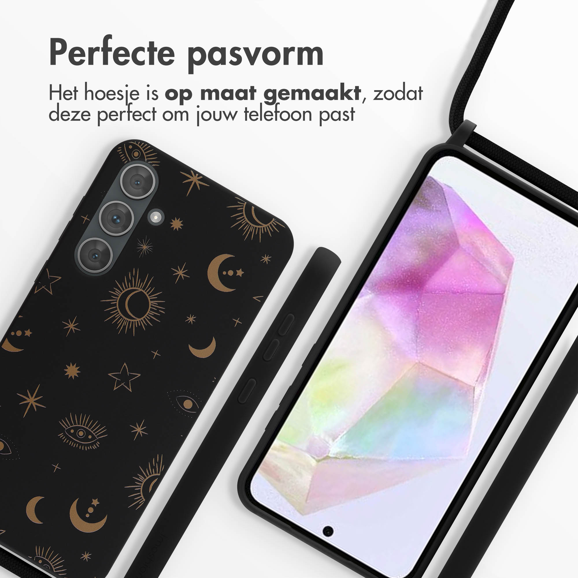 Zwarte telefoonhoes met gouden hemelse ontwerpen en een telefoonweergave.