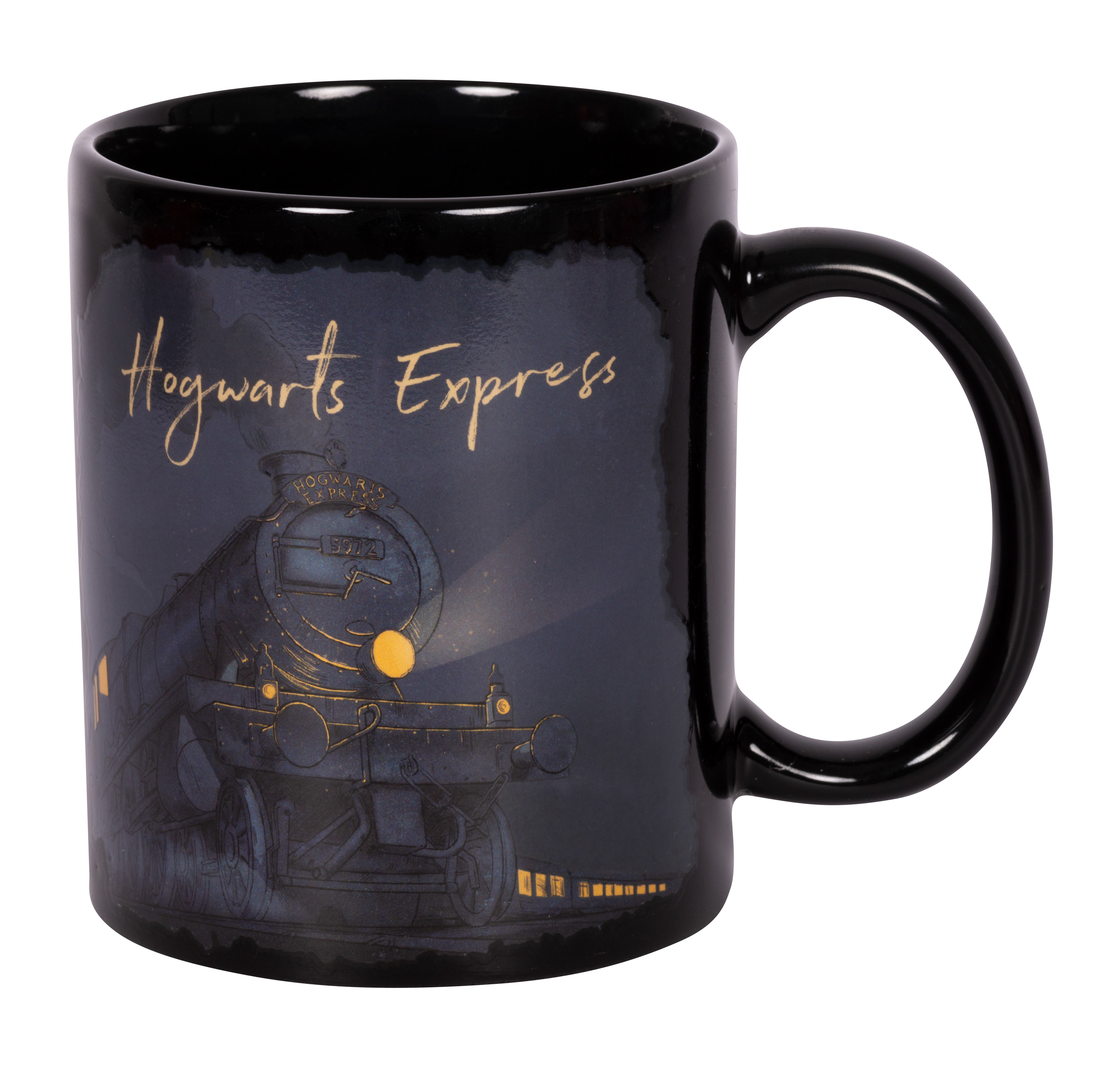 Ein schwarzer Harry-Potter-Hogwarts-Express-Becher mit Zug-Illustration, dunkler Hintergrund.